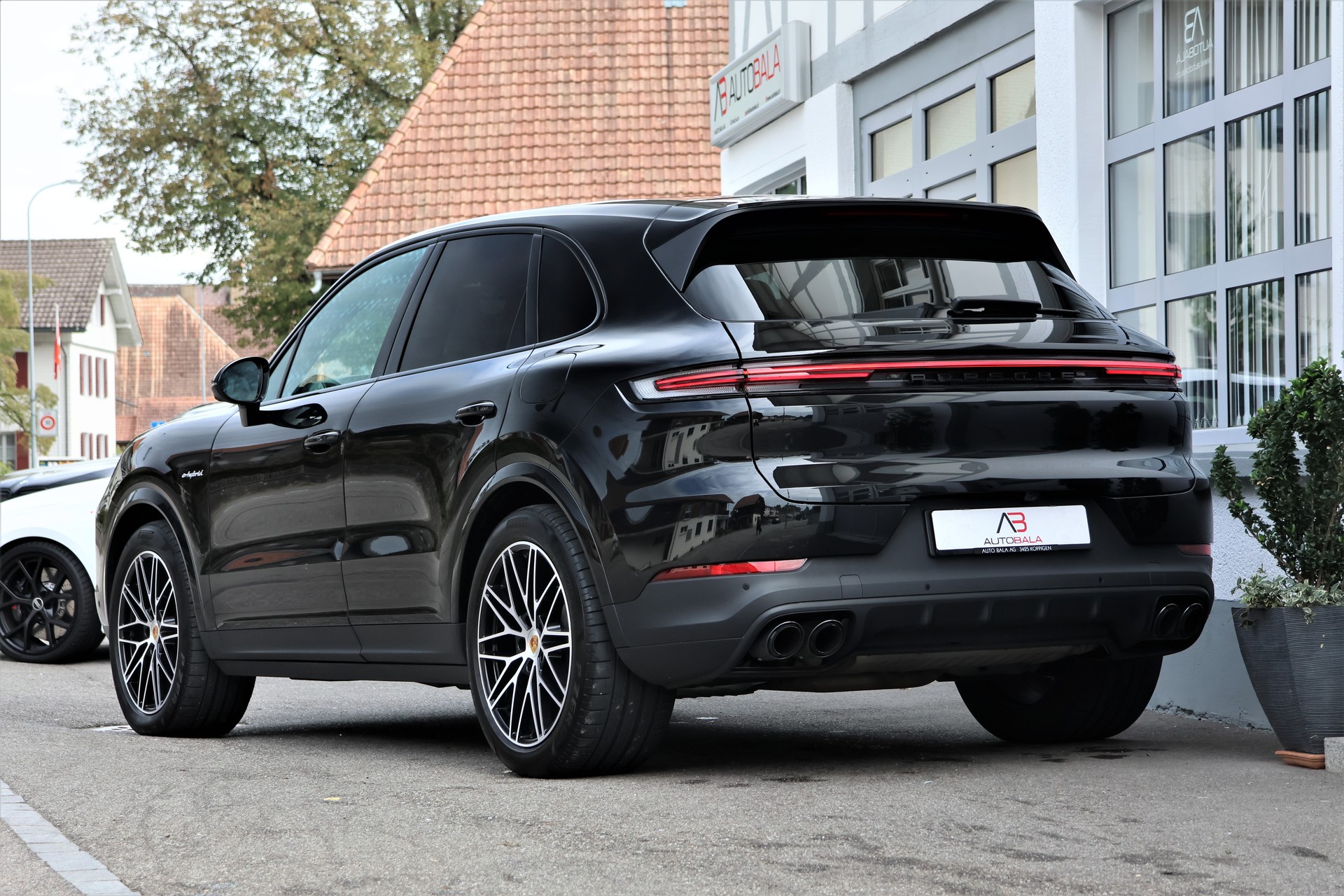 PORSCHE Cayenne E-Hybrid Tiptronic (CH) *2+2y Approved*-image-2