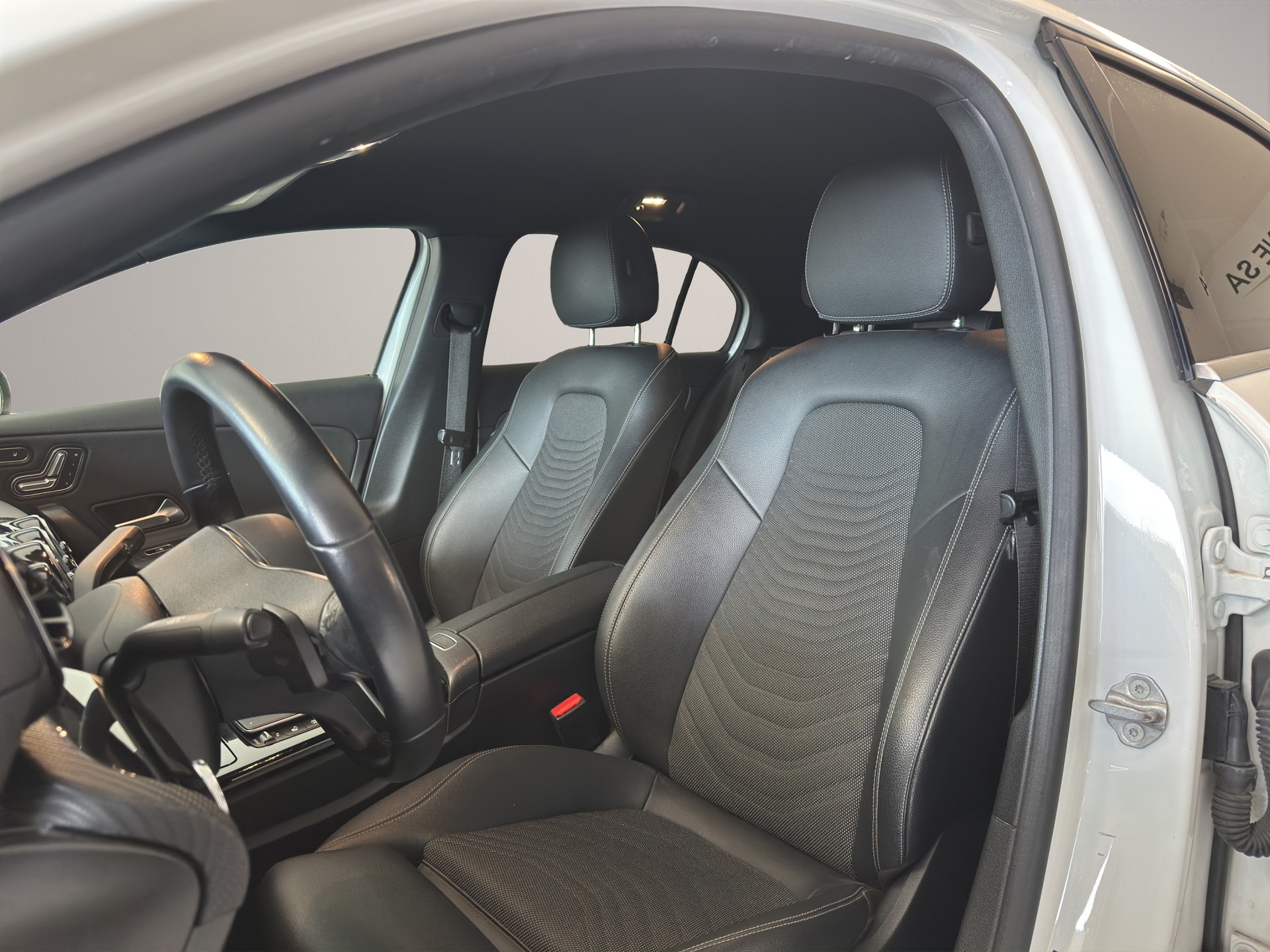 MERCEDES-BENZ A 200 Progressive 7G-DCT-image-7