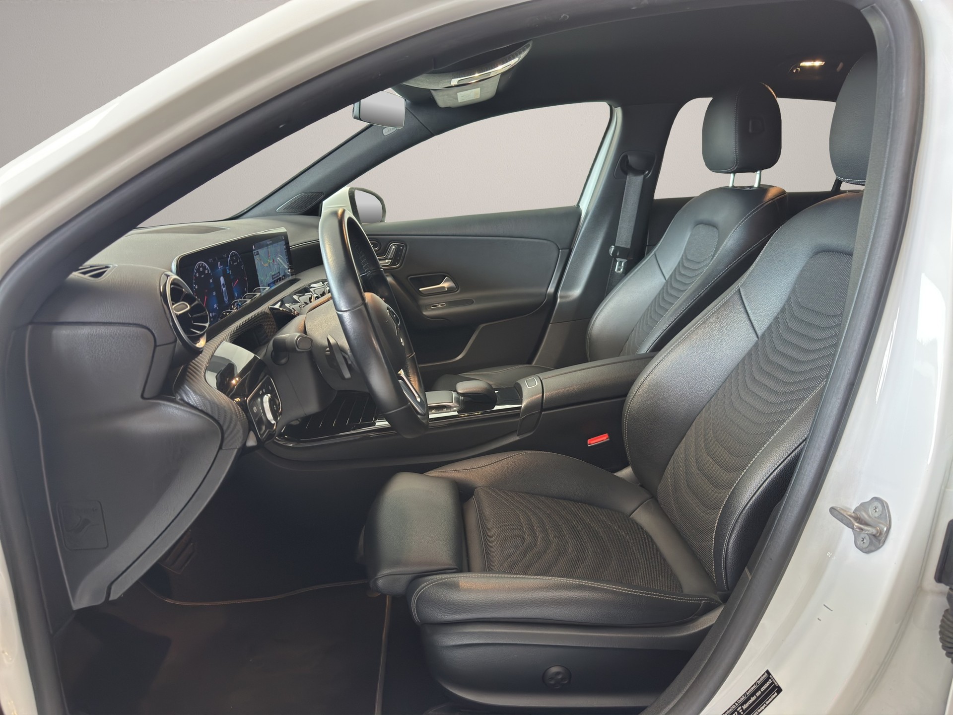 MERCEDES-BENZ A 200 Progressive 7G-DCT-image-8