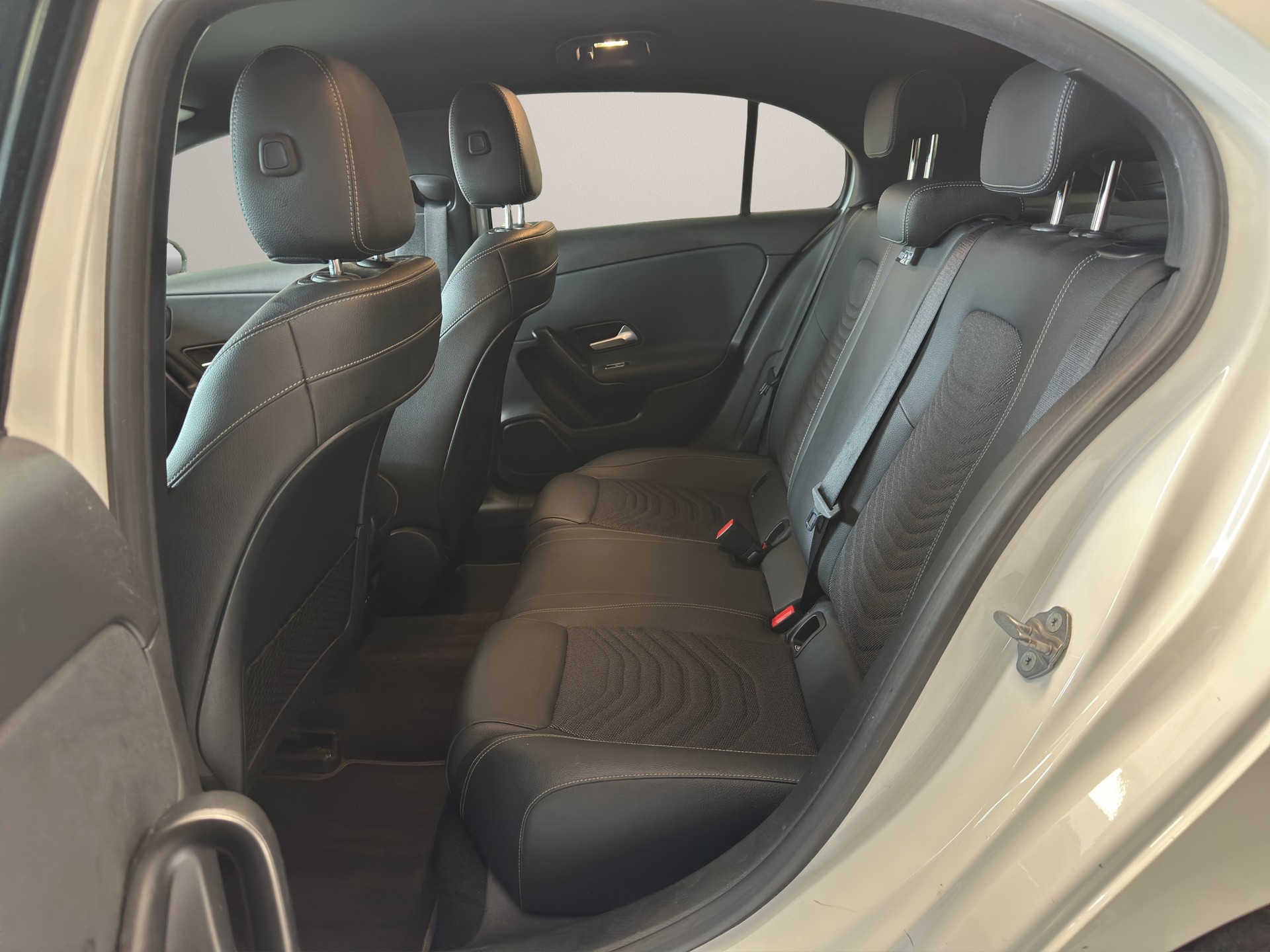 MERCEDES-BENZ A 200 Progressive 7G-DCT-image-10