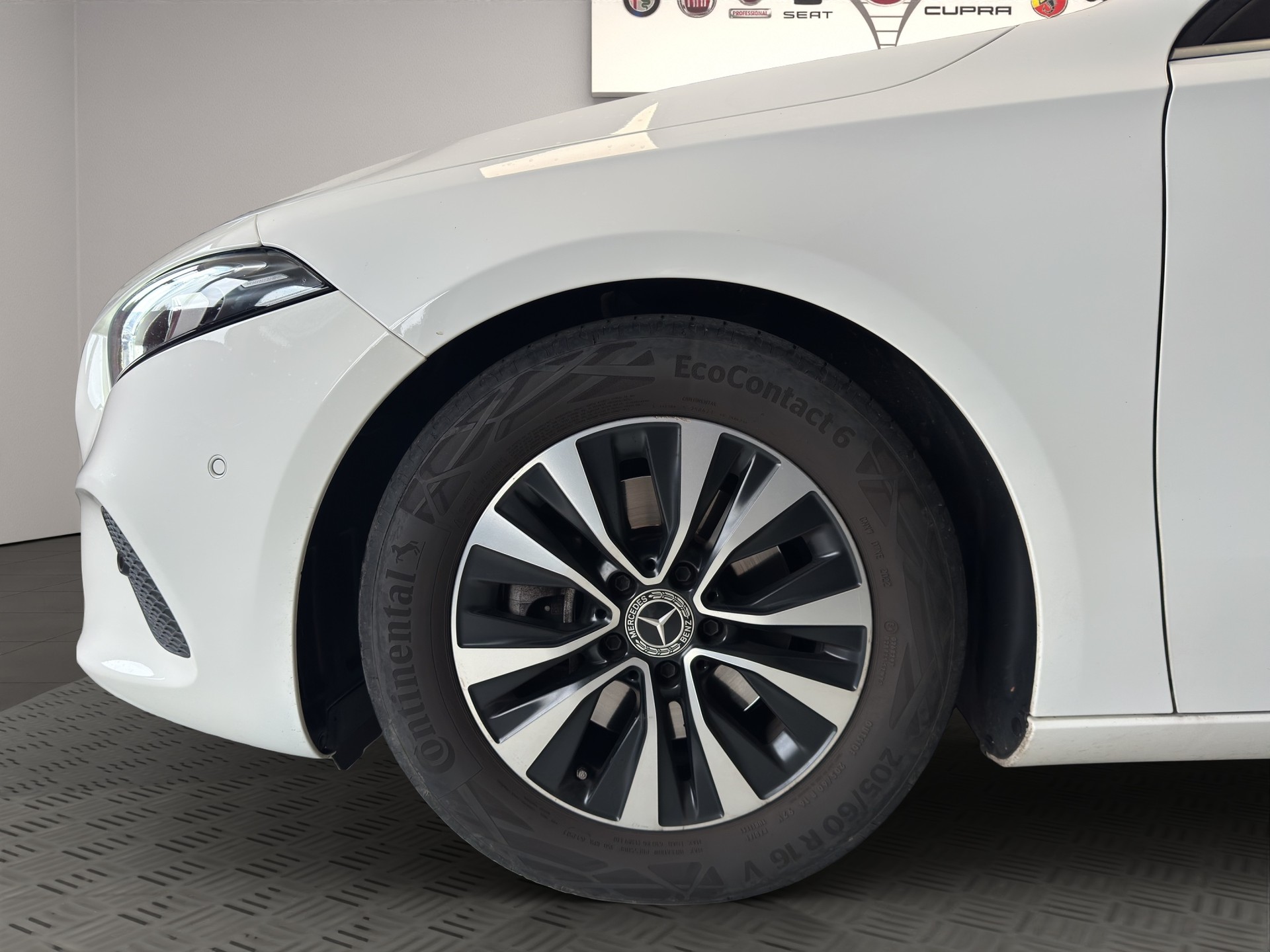 MERCEDES-BENZ A 200 Progressive 7G-DCT-image-6