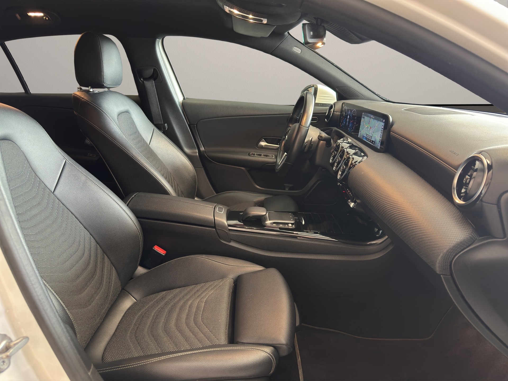 MERCEDES-BENZ A 200 Progressive 7G-DCT-image-9