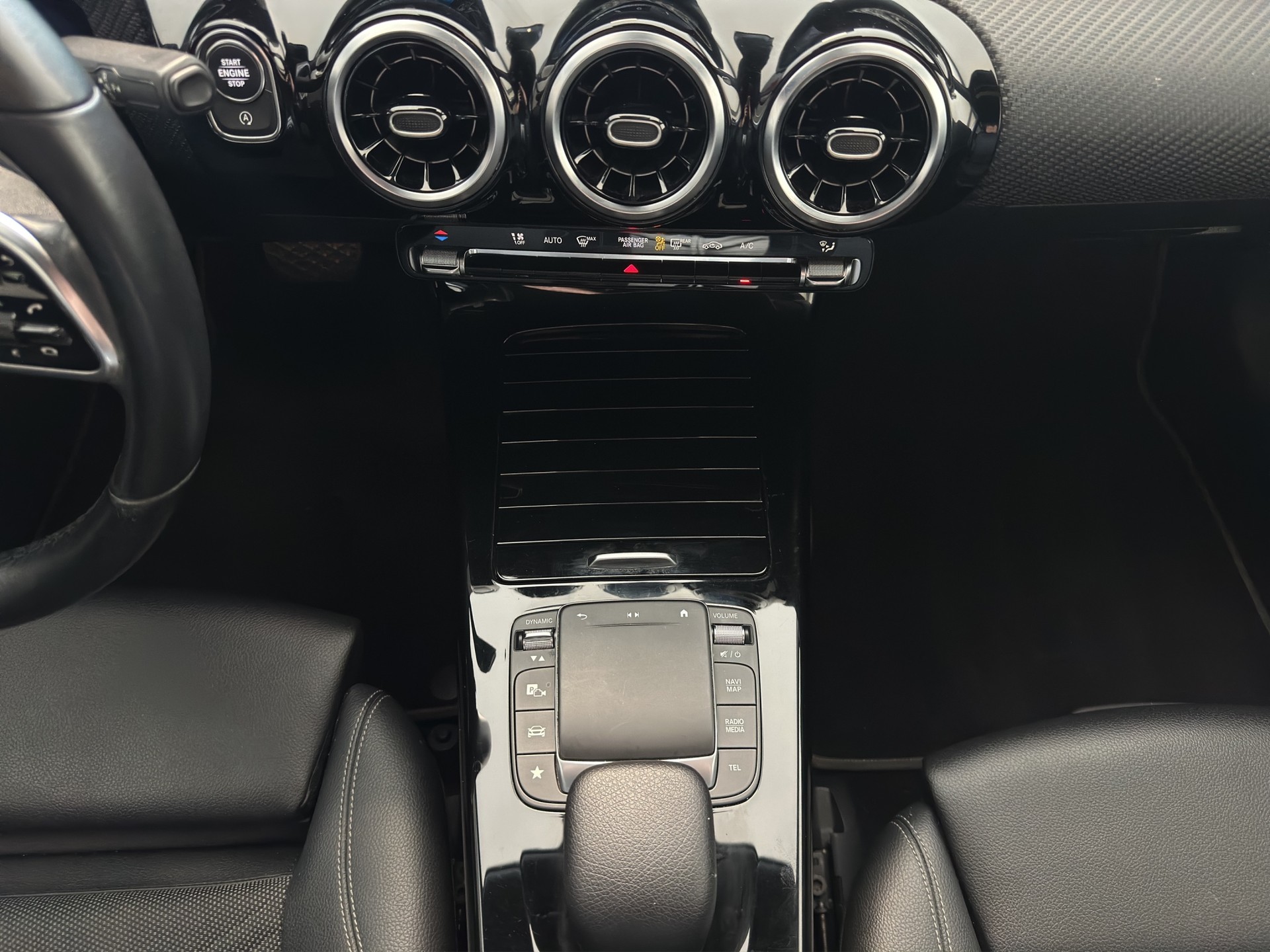 MERCEDES-BENZ A 200 Progressive 7G-DCT-image-17