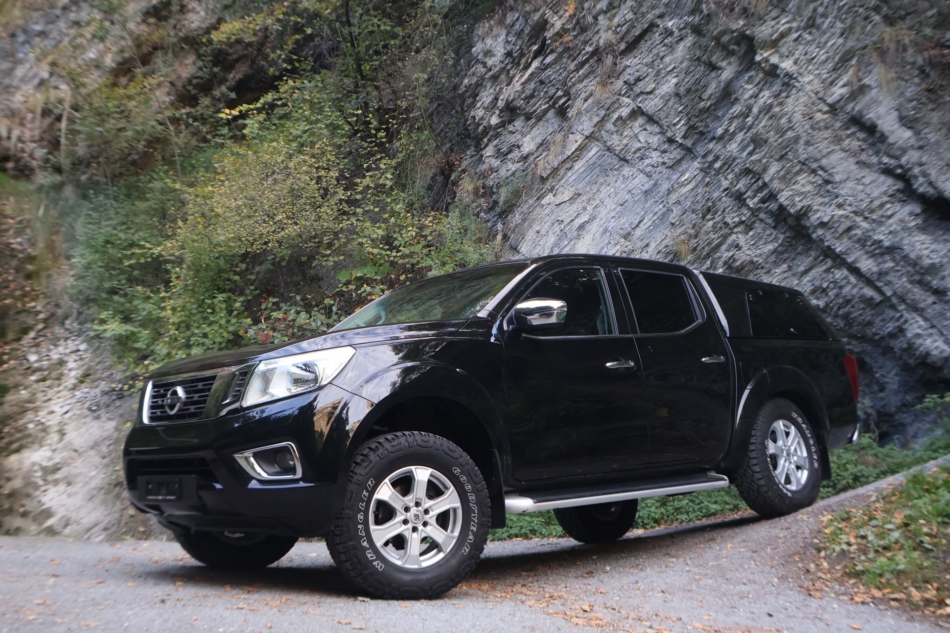 NISSAN Navara Double Cab Tekna 2.3 dCi 4WD Automatic-image-1
