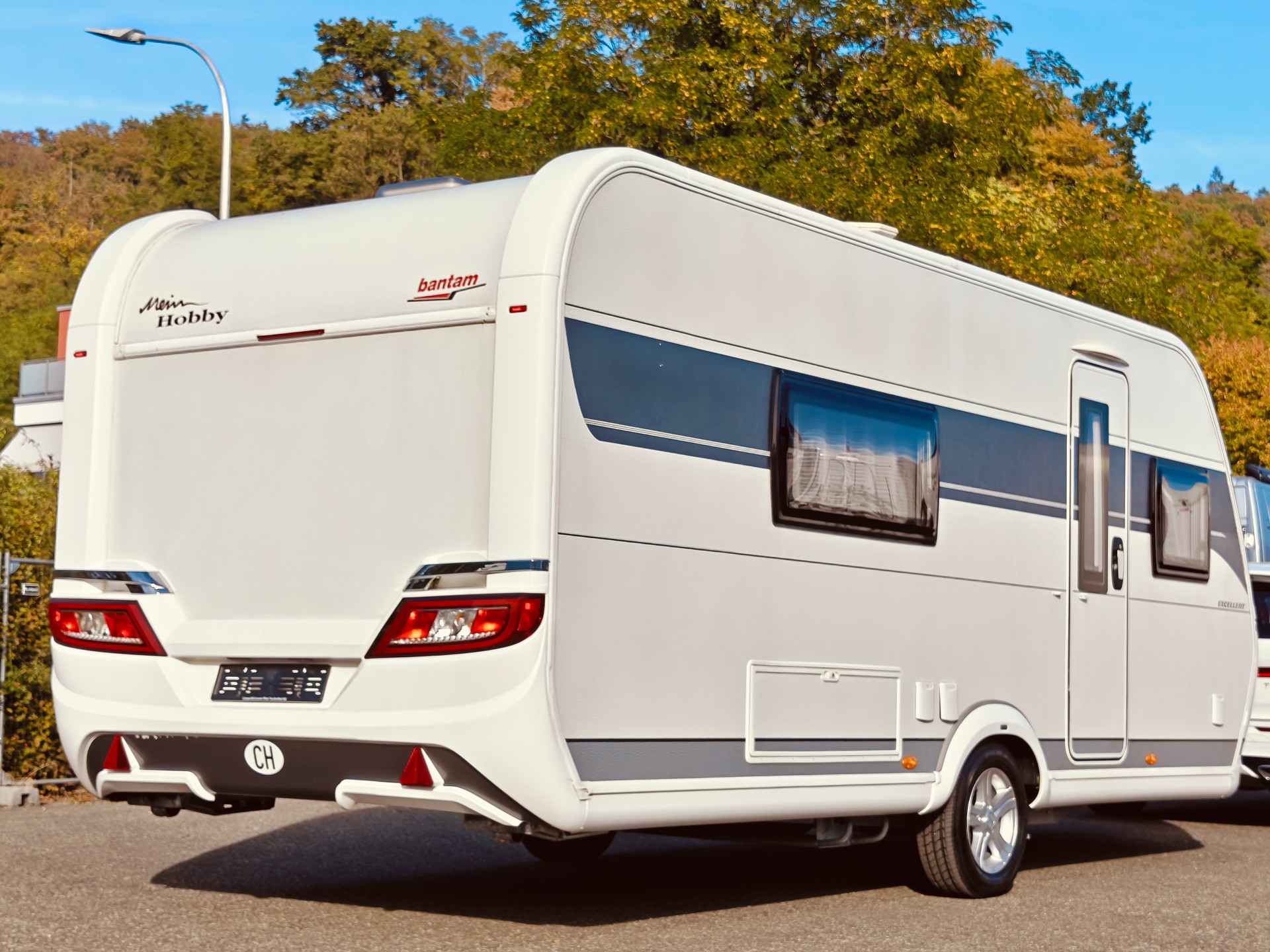 HOBBY Excellent 540 WLU -- Längsbett -- Mover -- SAT -- Dusche + WC-showroom-element-3