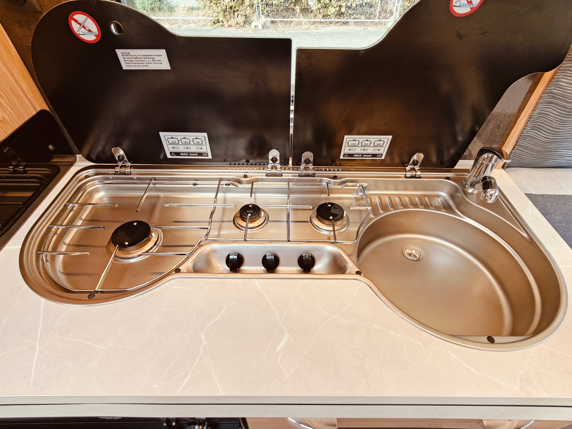 HOBBY Excellent 540 WLU -- Längsbett -- Mover -- SAT -- Dusche + WC-image-19