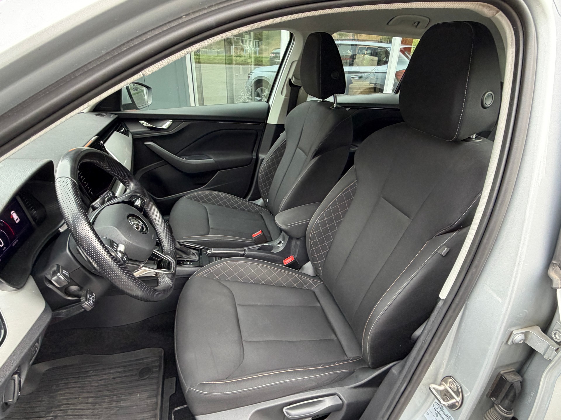 SKODA Kamiq 1.5 TSI ACT Ambition DSG-image-9