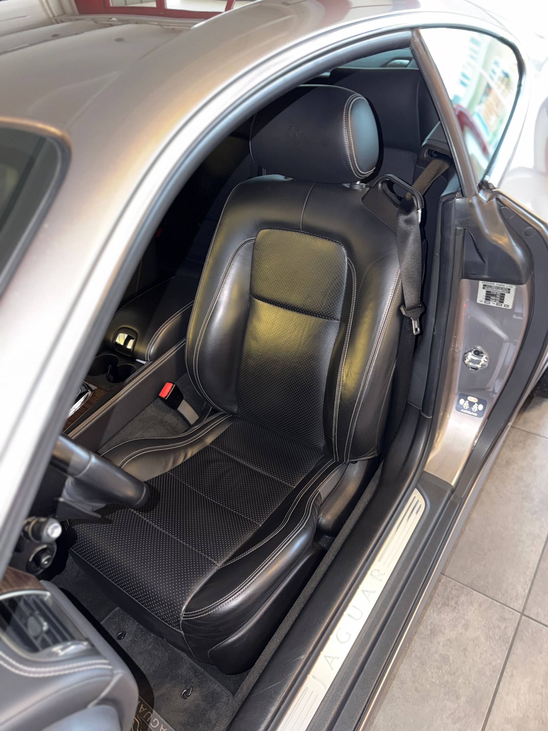 JAGUAR XKR 5.0 V8 SC Automatic-image-10
