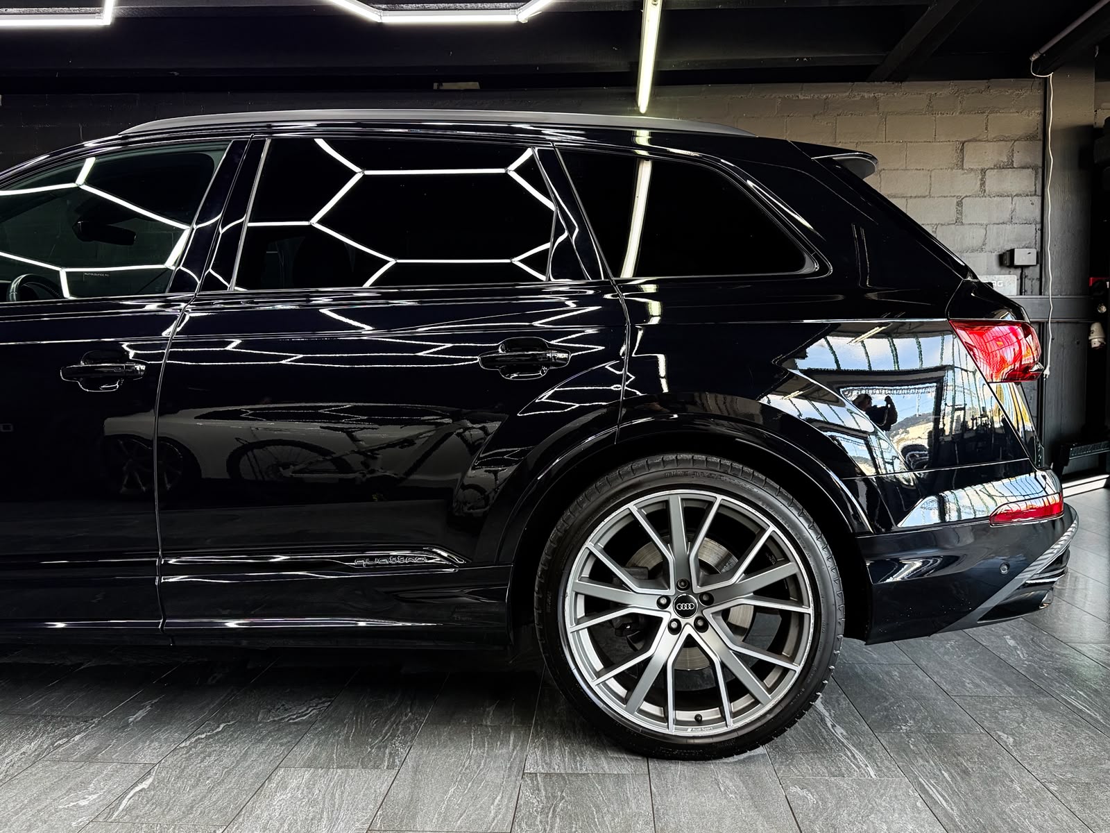 AUDI Q7 50 TDI quattro S Line tiptronic-image-6