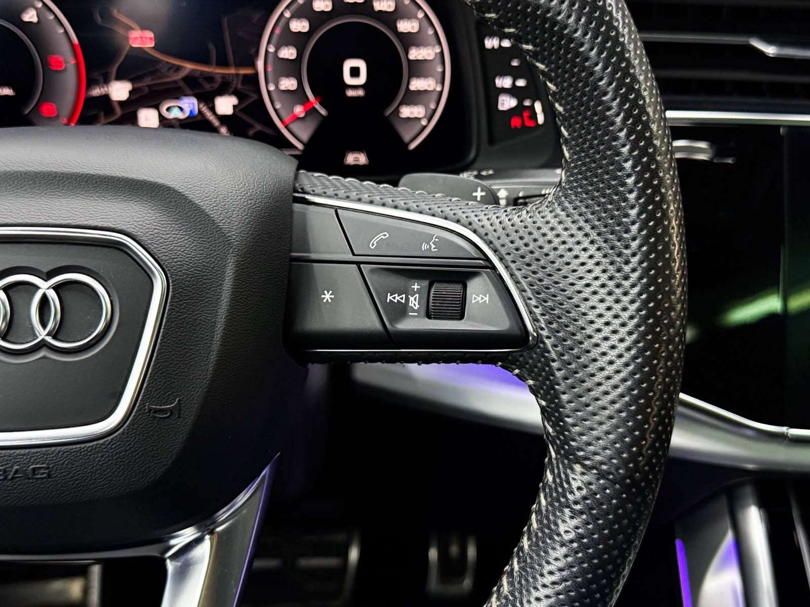 AUDI Q7 50 TDI quattro S Line tiptronic-image-13