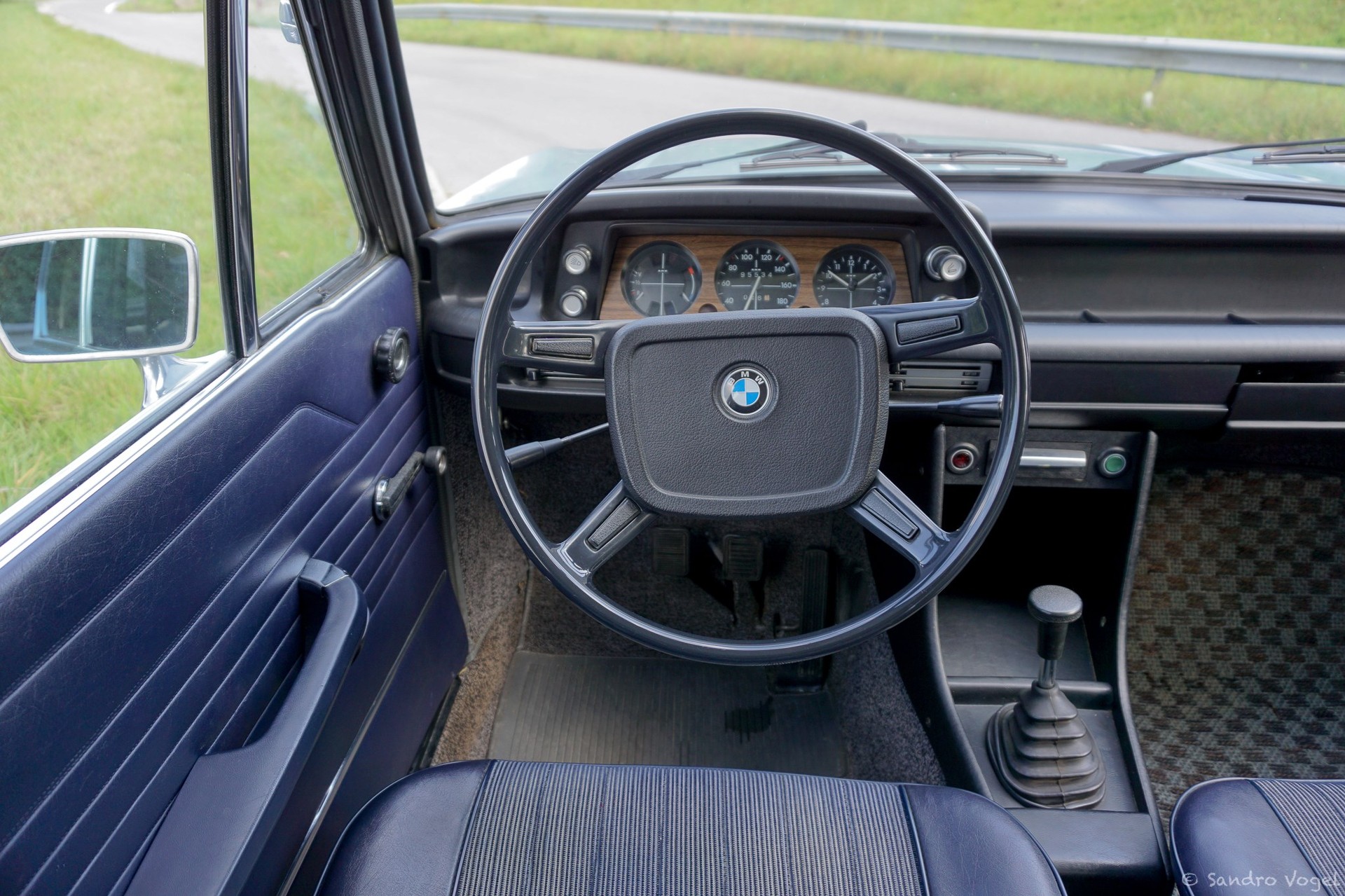BMW 2002 TOURING-image-8
