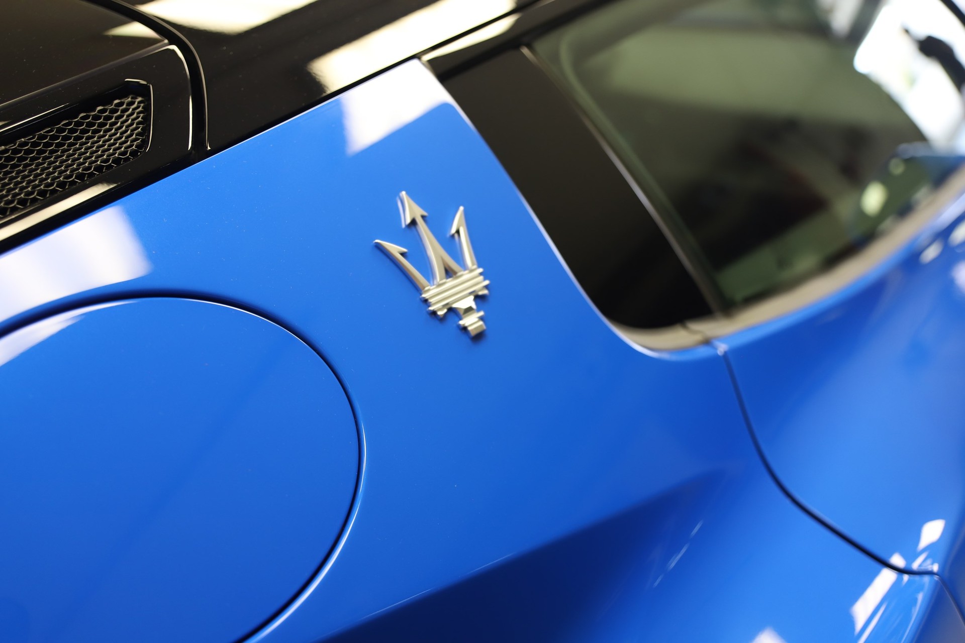 MASERATI MC 20-showroom-element-2