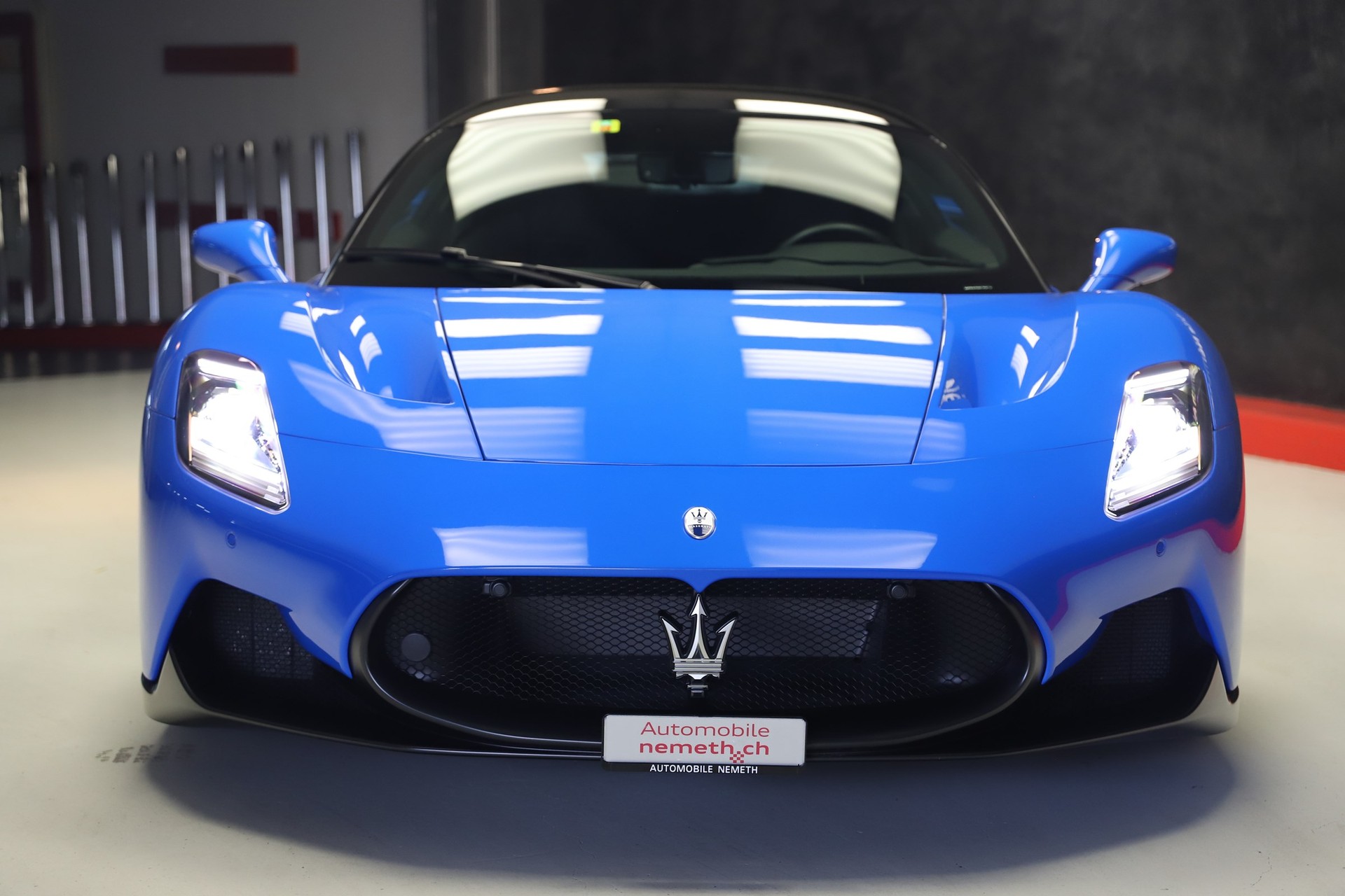 MASERATI MC 20-showroom-element-1