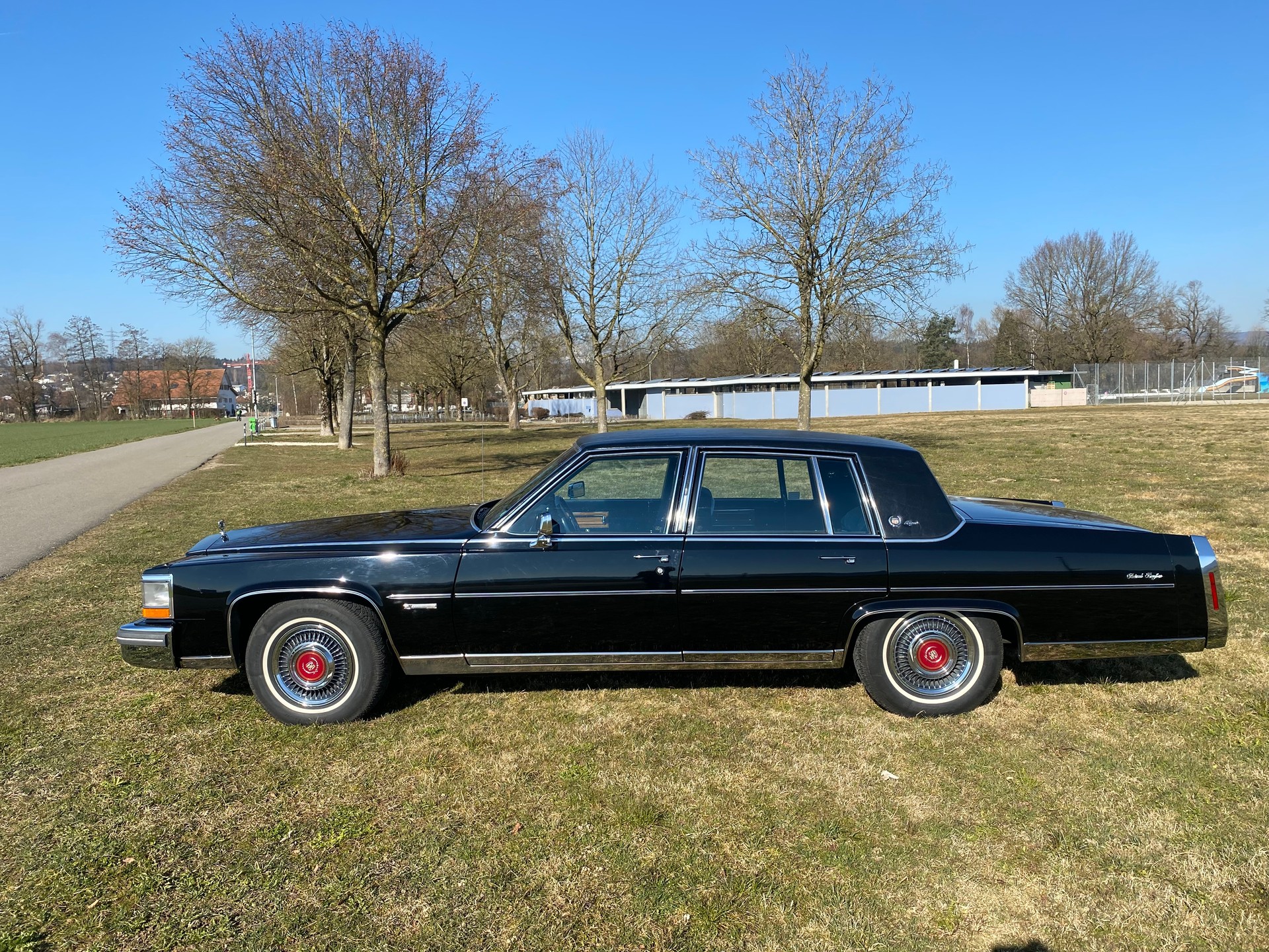 CADILLAC Brougham-image-1
