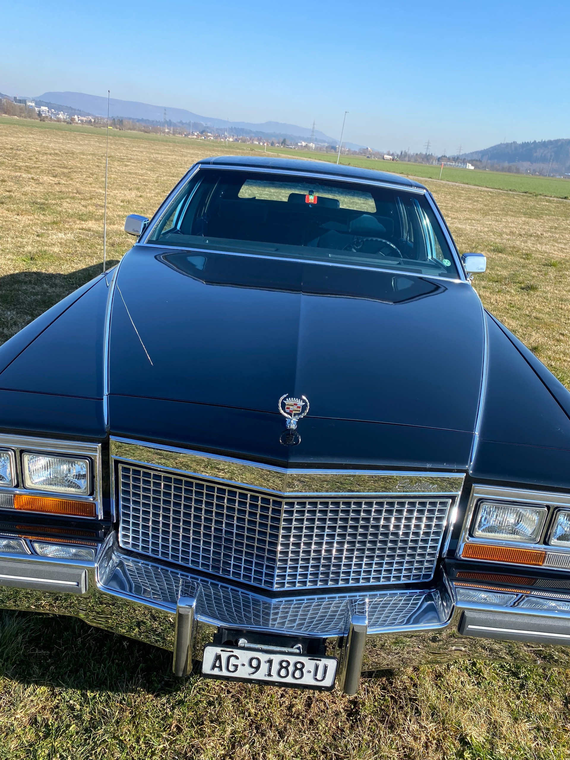 CADILLAC Brougham-image-4