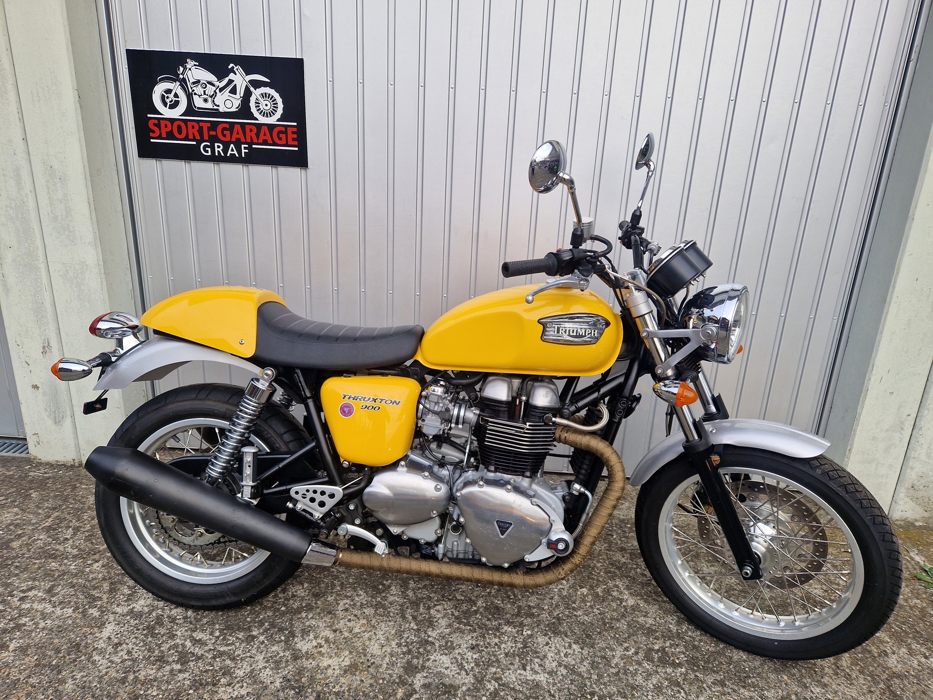 TRIUMPH Thruxton