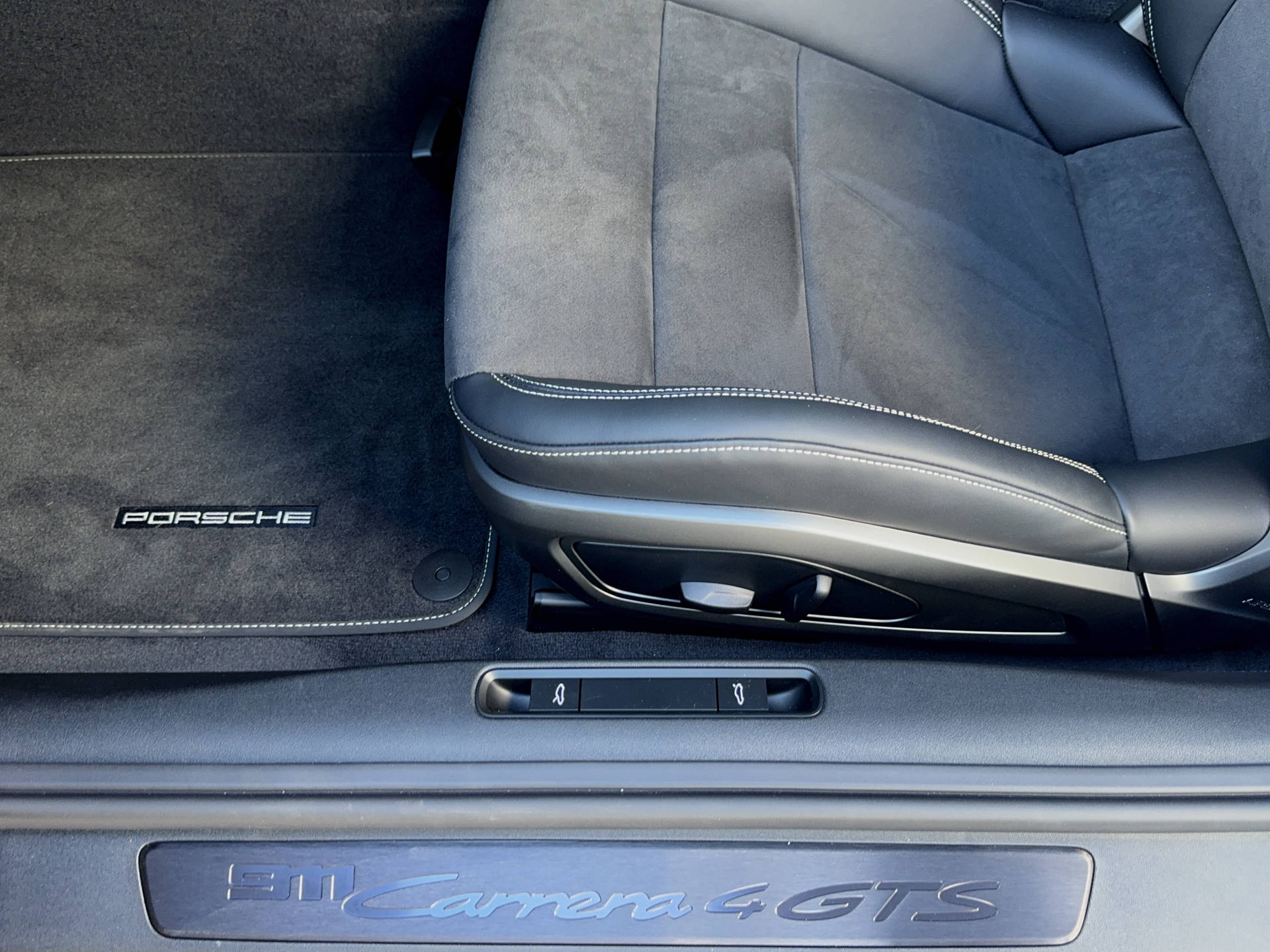 PORSCHE 911 Carrera 4 GTS-image-7