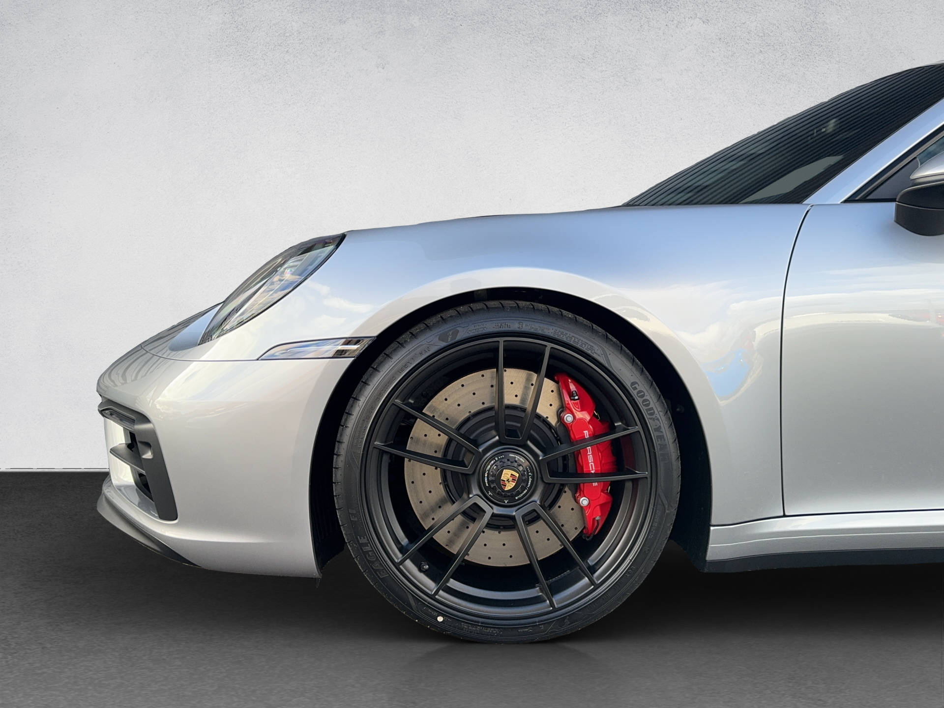 PORSCHE 911 Carrera 4 GTS-image-12