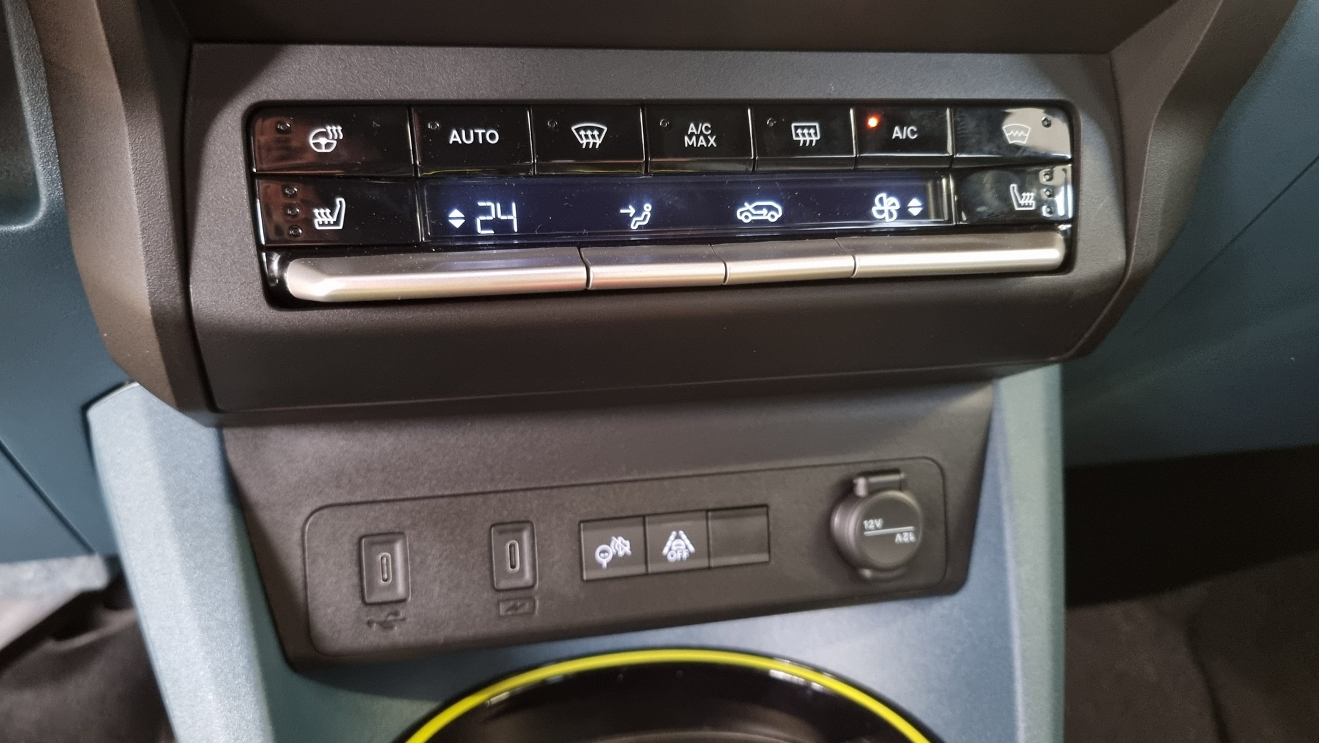 FIAT Grande Panda 1.2 Hybrid 110 PS La Prima-image-13