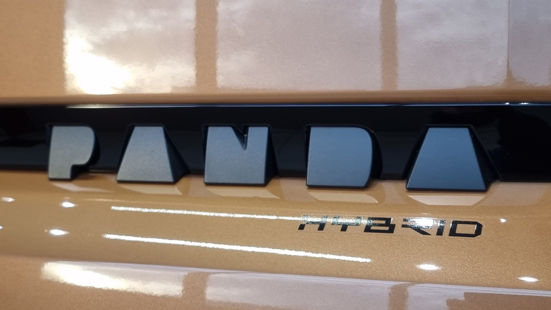 FIAT Grande Panda 1.2 Hybrid 110 PS La Prima-image-7