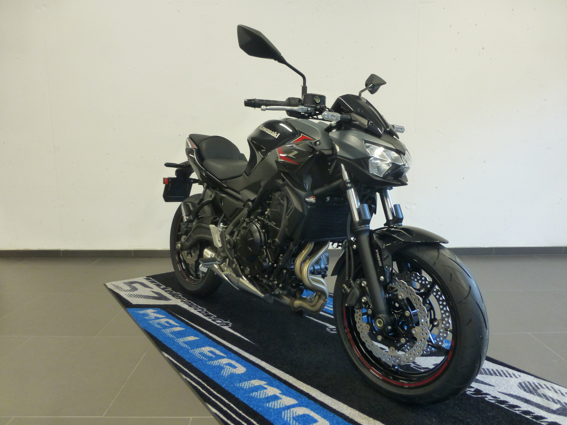 KAWASAKI Z 650 (35kW)-showroom-element-2