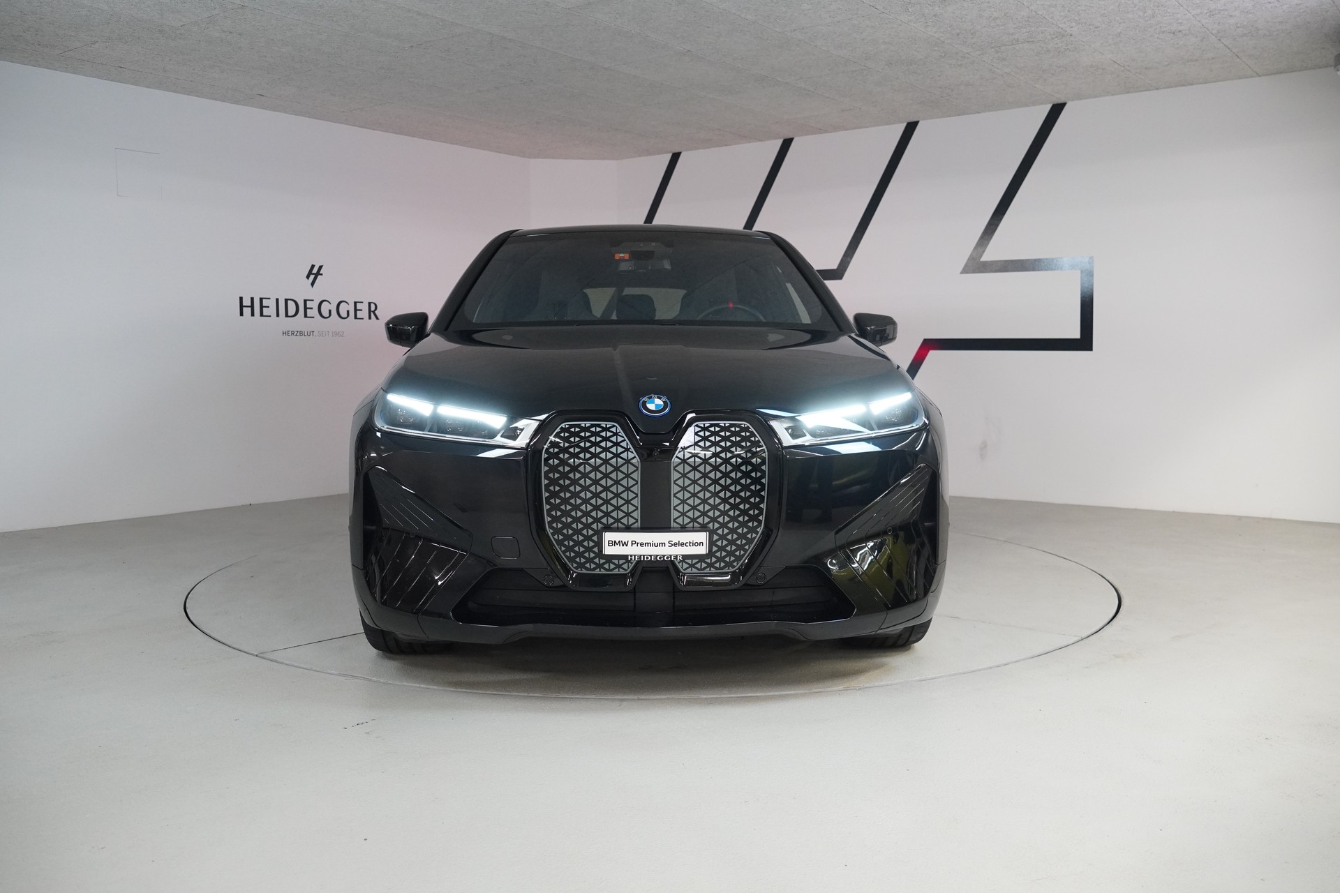 BMW iX M60-image-2