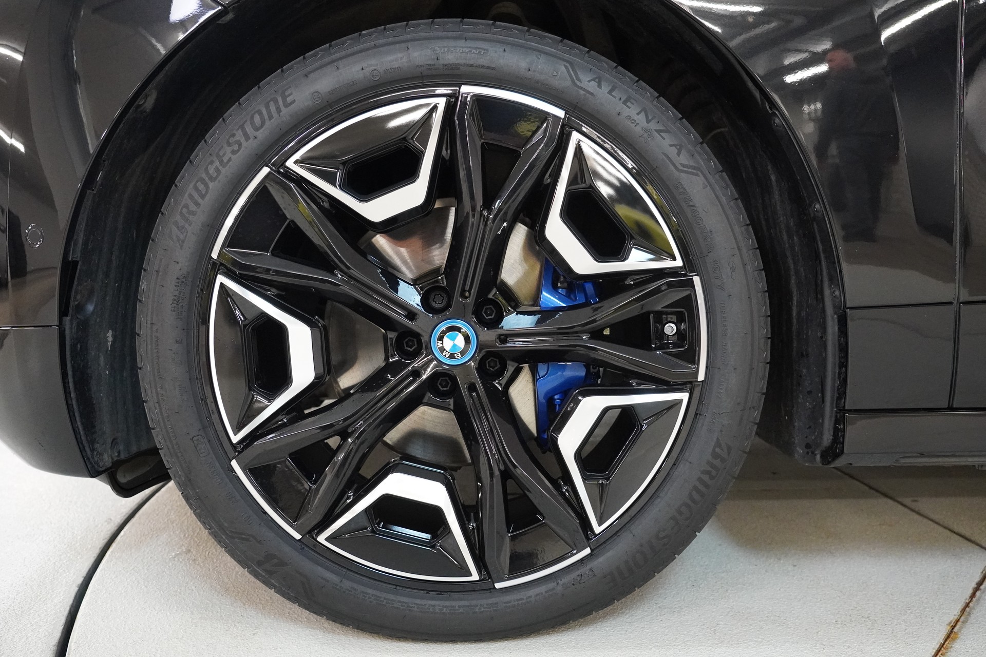 BMW iX M60-image-10