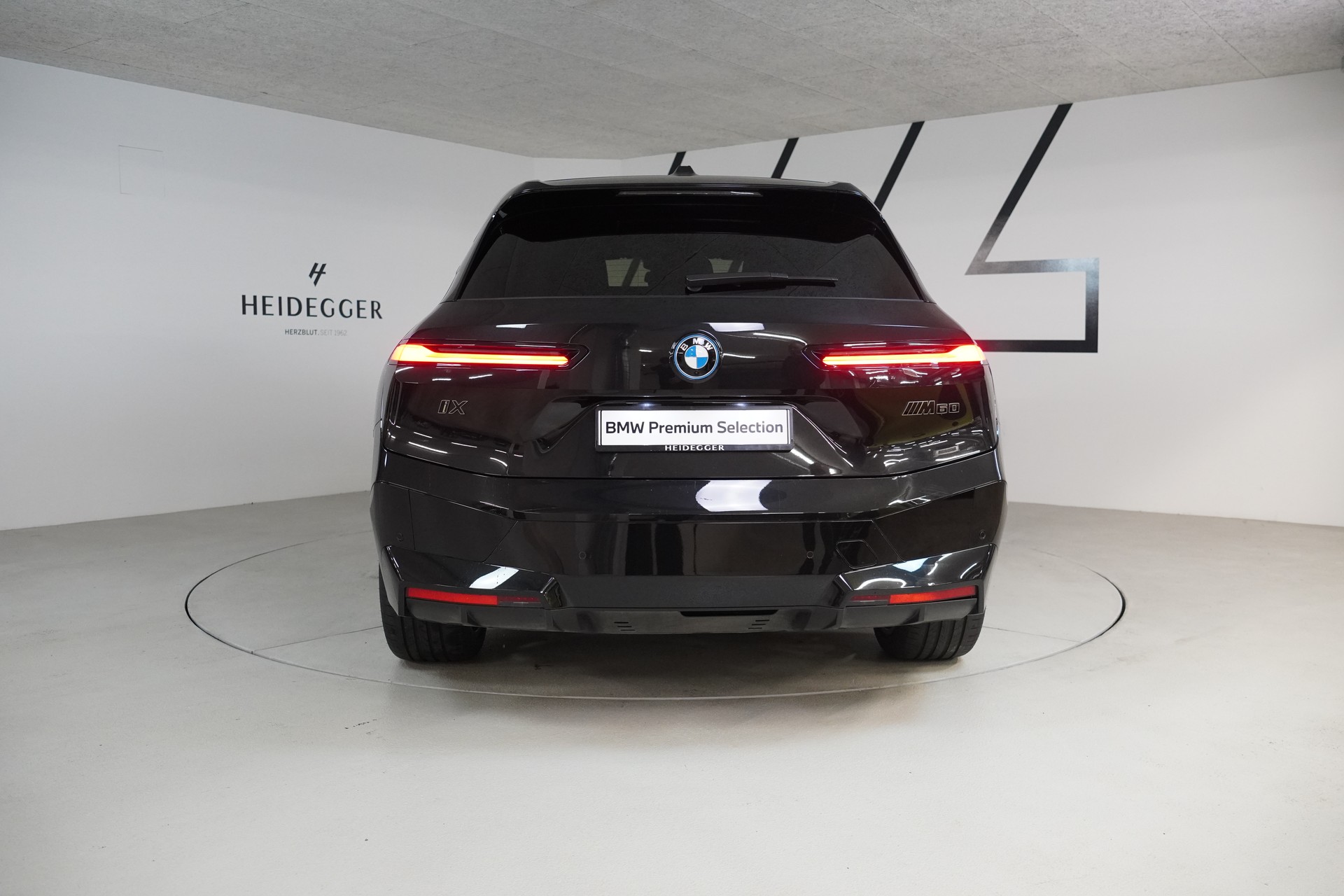 BMW iX M60-image-6