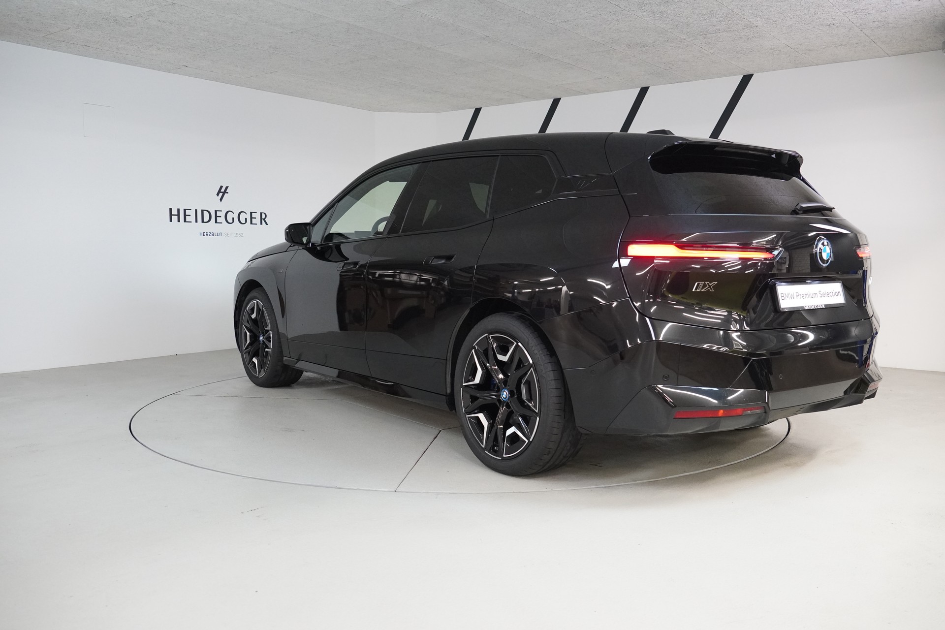 BMW iX M60-image-5