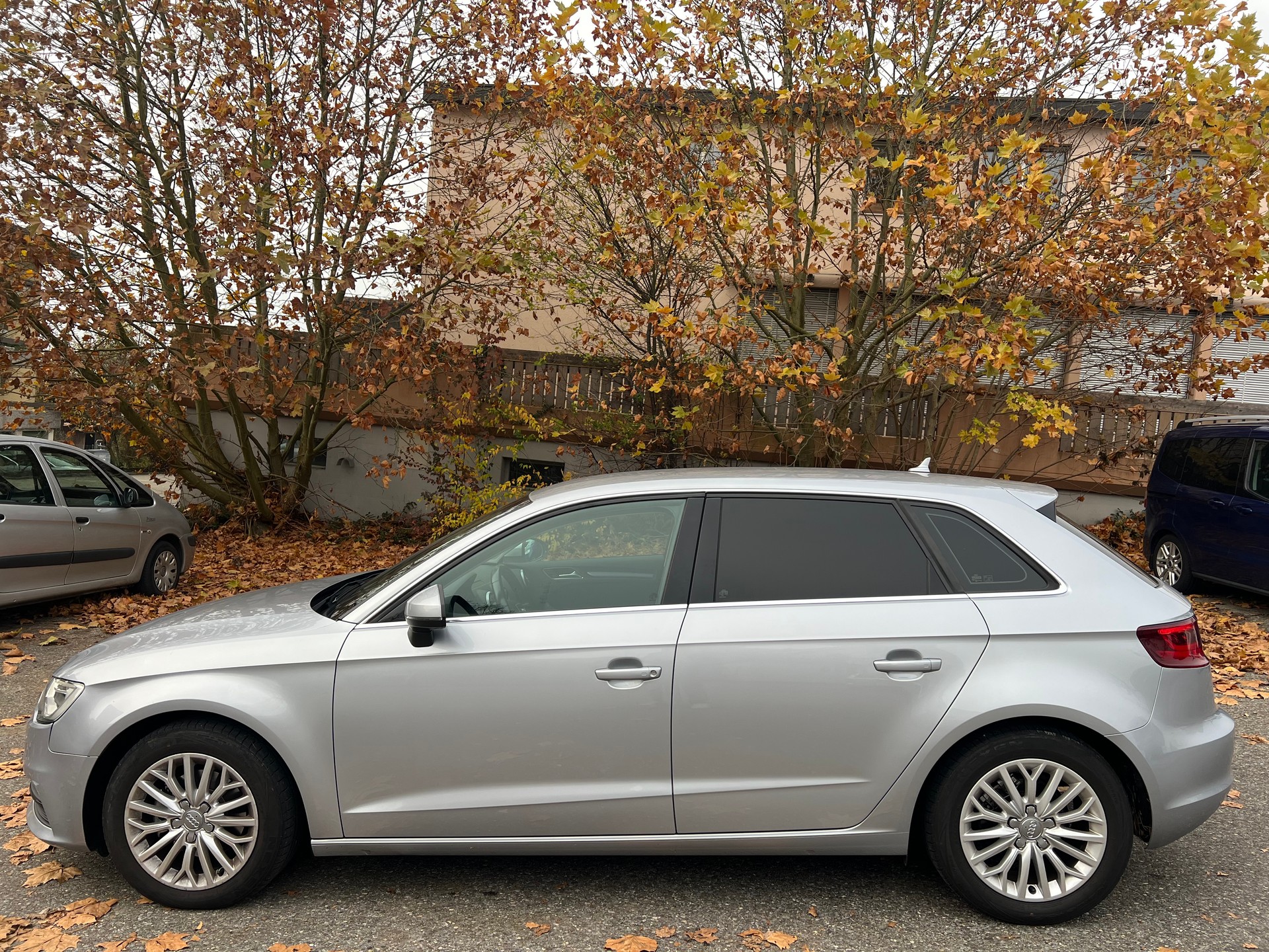 AUDI A3 Sportback 1.6 TDI Ambition S-tronic-image-3
