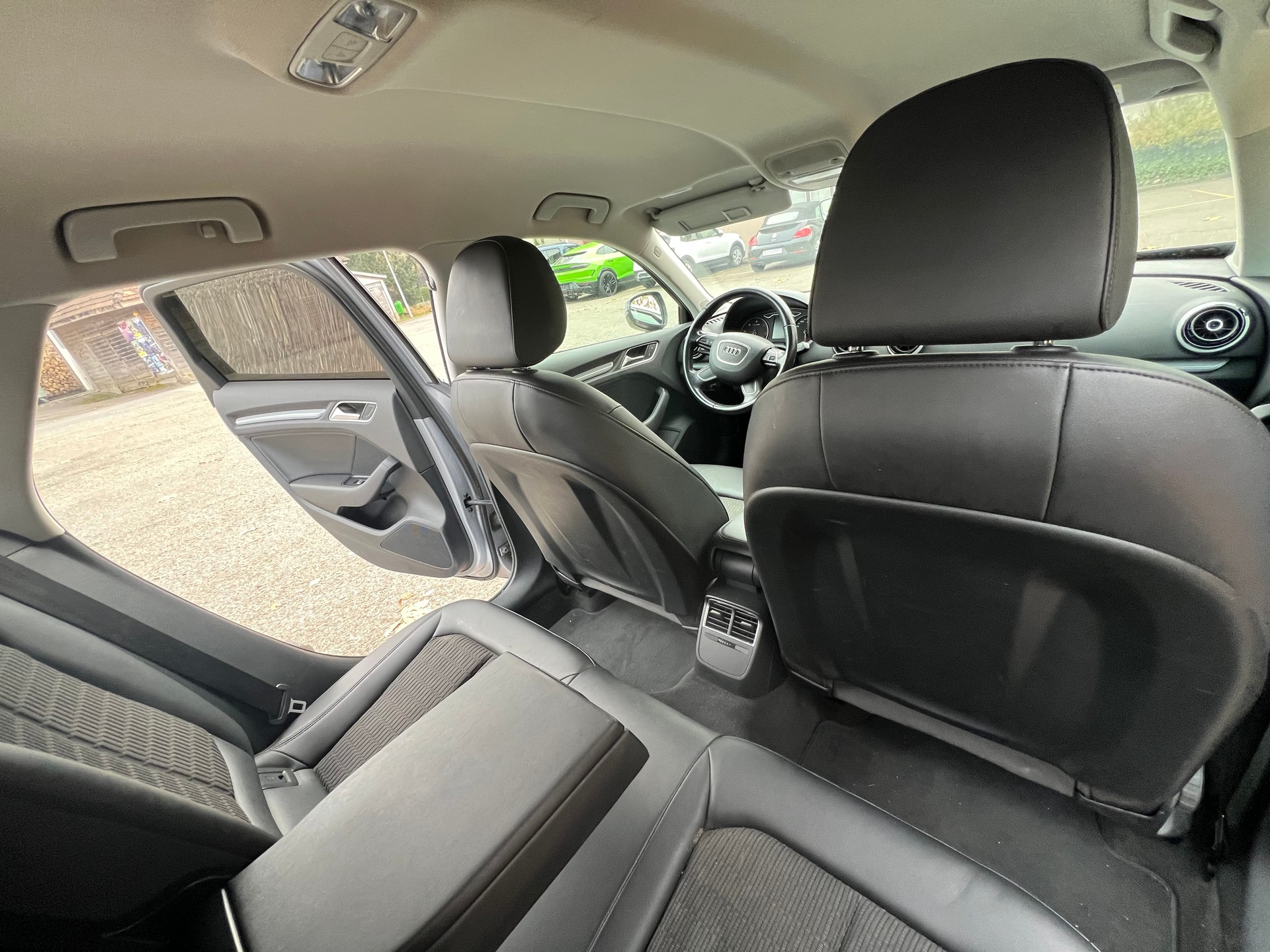 AUDI A3 Sportback 1.6 TDI Ambition S-tronic-image-12