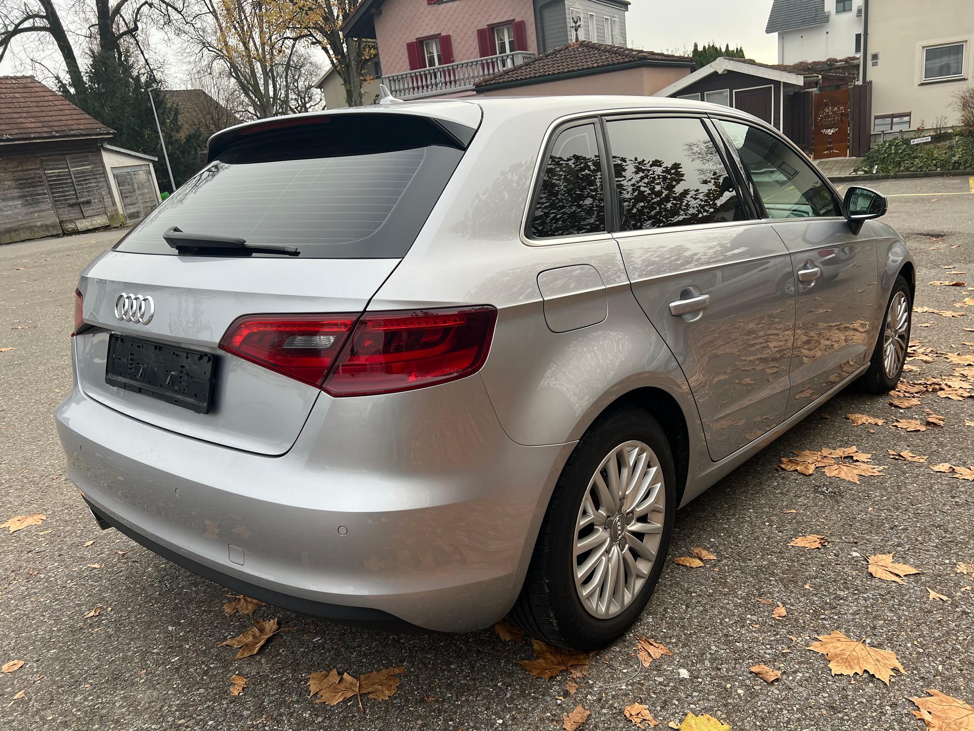 AUDI A3 Sportback 1.6 TDI Ambition S-tronic-image-4