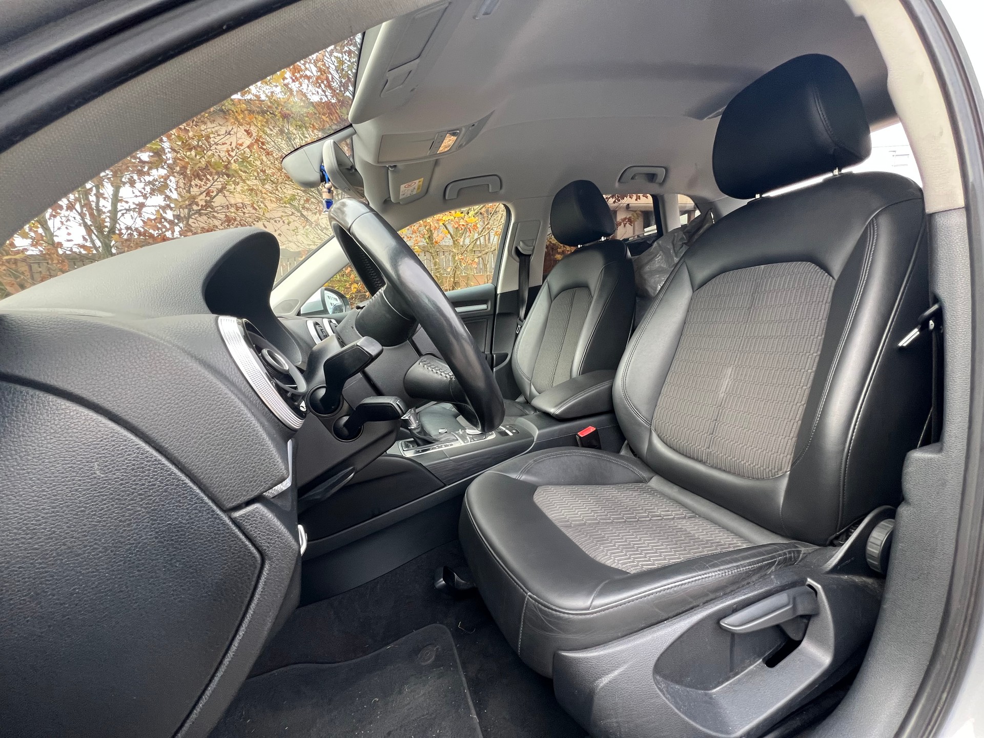 AUDI A3 Sportback 1.6 TDI Ambition S-tronic-image-9