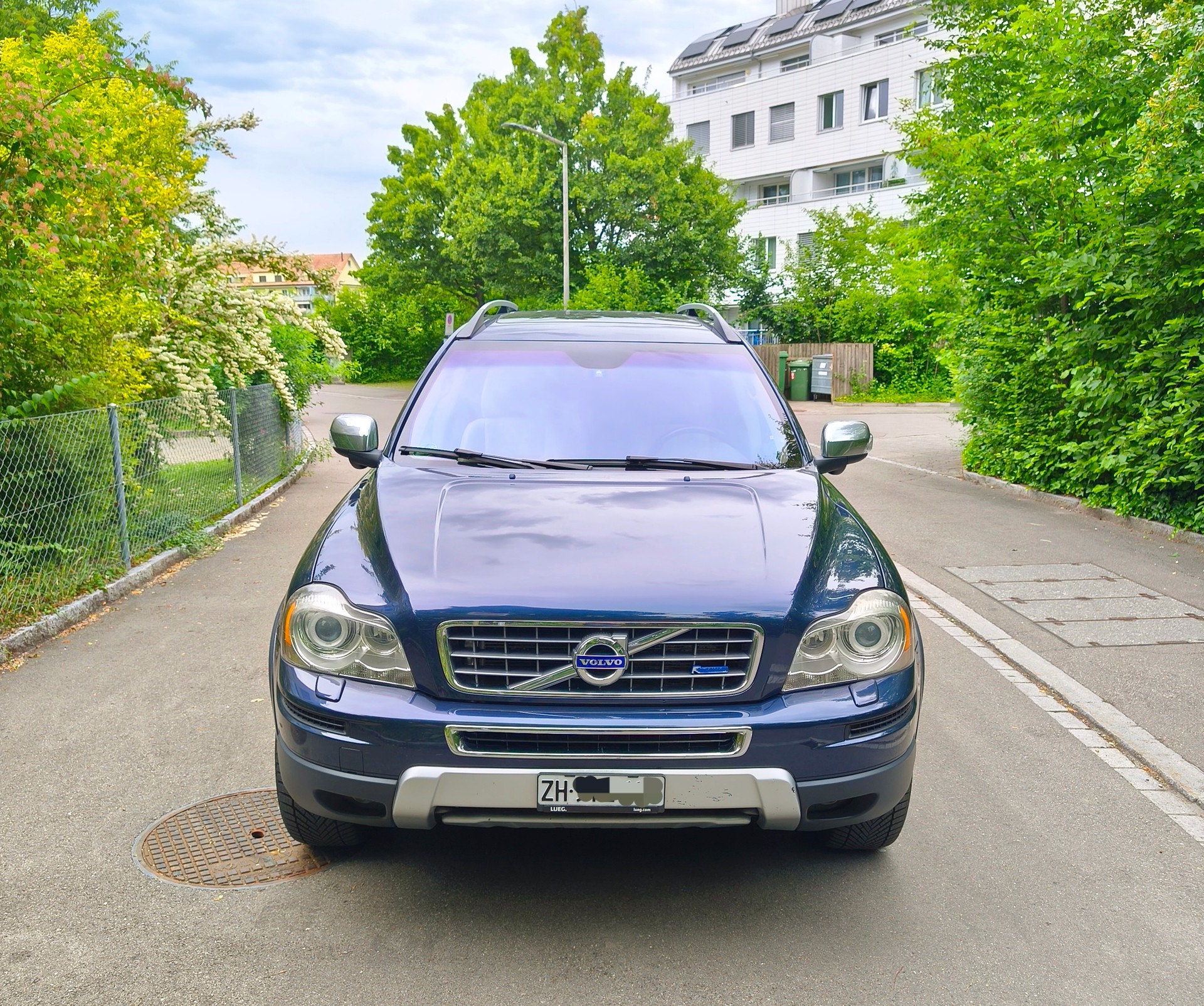 VW 2.4D5 R-Design 7P. AWD-image-1