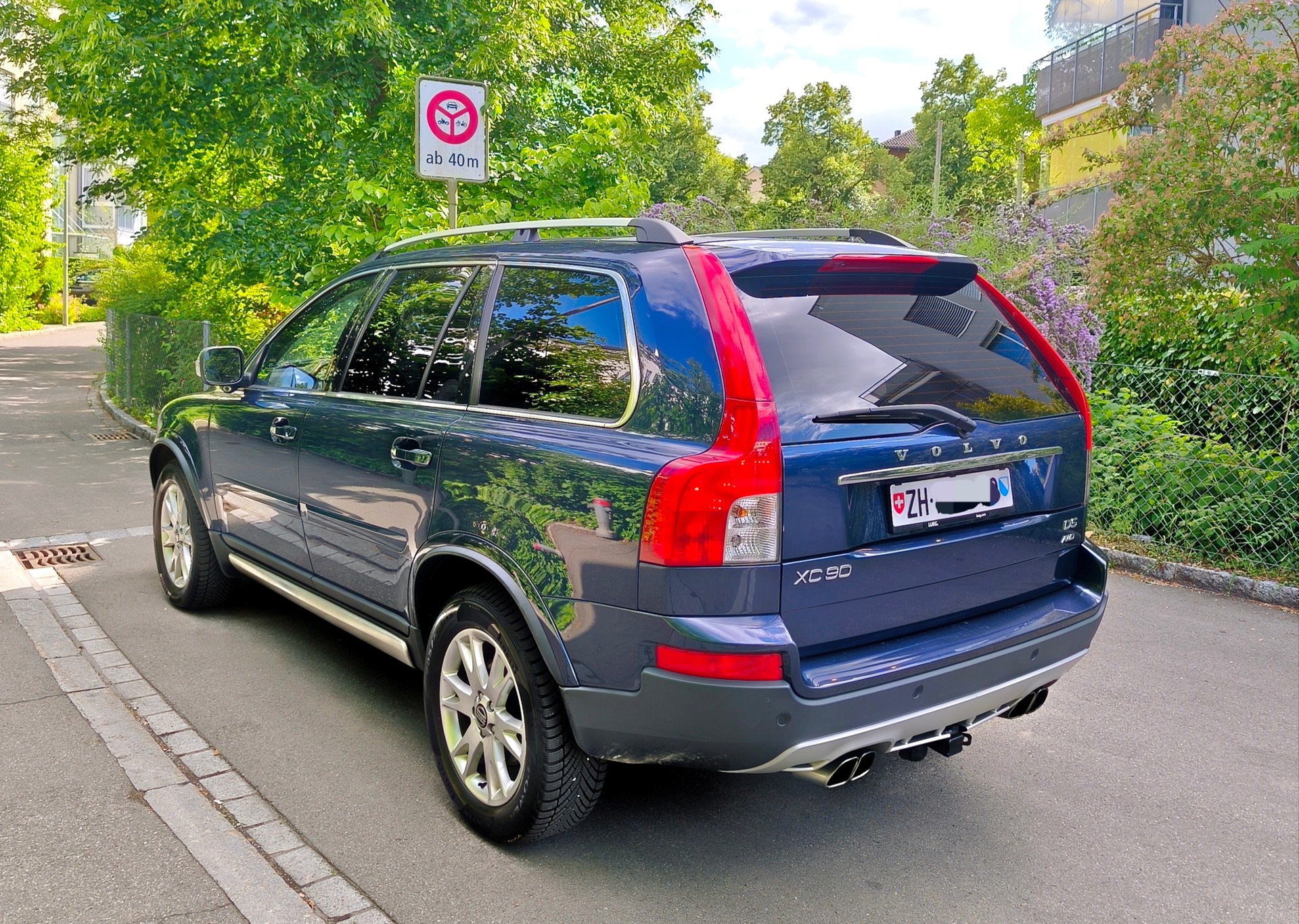 VW 2.4D5 R-Design 7P. AWD-image-5