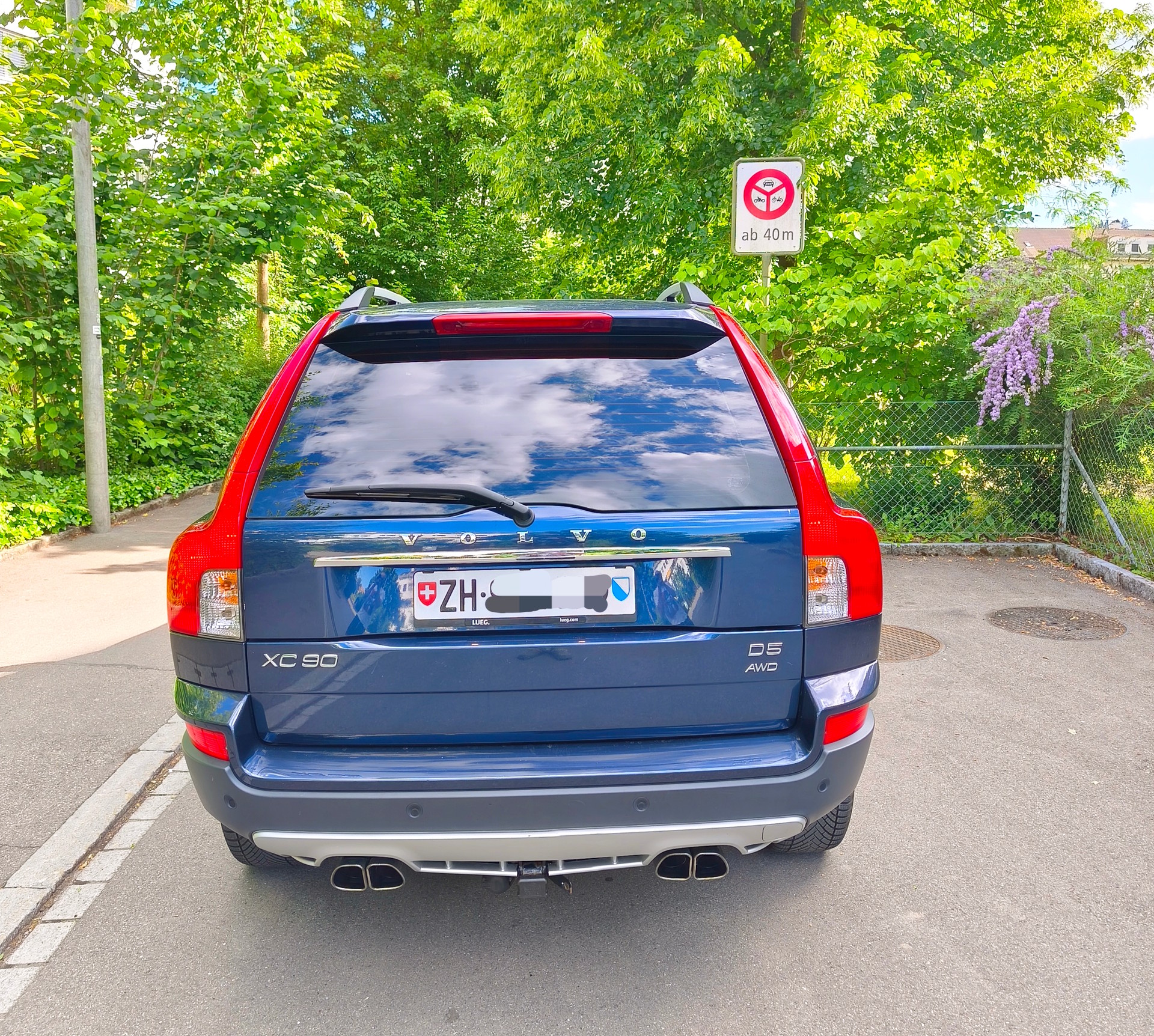 VW 2.4D5 R-Design 7P. AWD-image-9