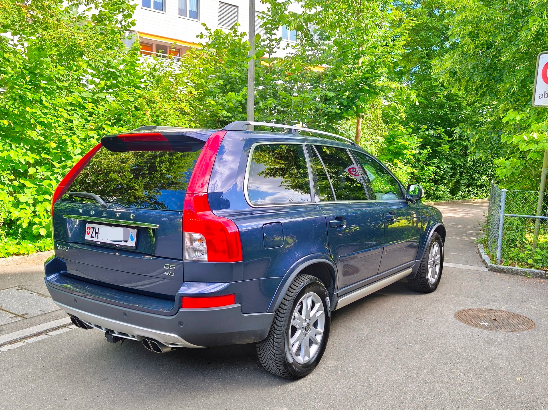 VW 2.4D5 R-Design 7P. AWD-image-10