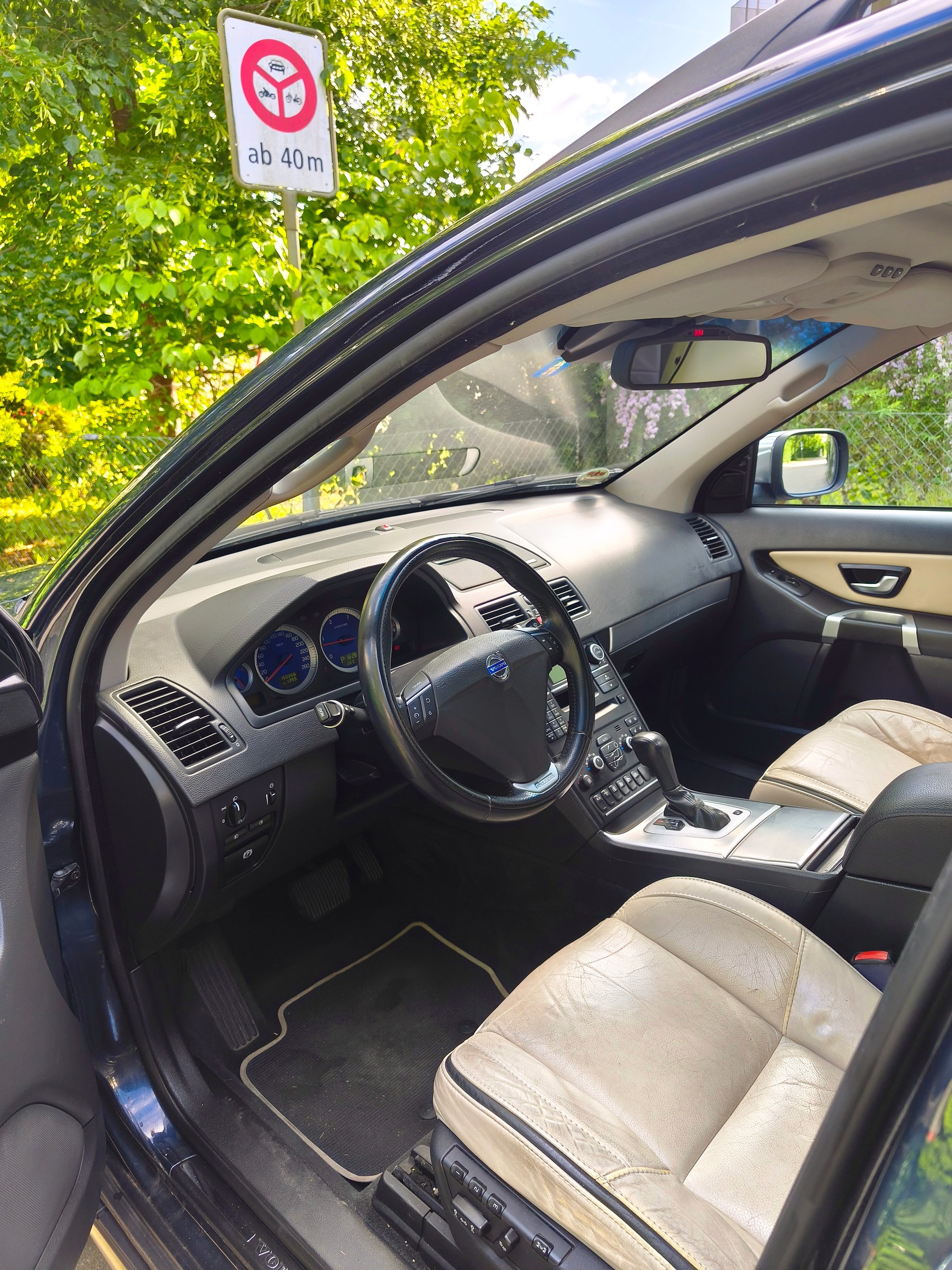 VW 2.4D5 R-Design 7P. AWD-image-3