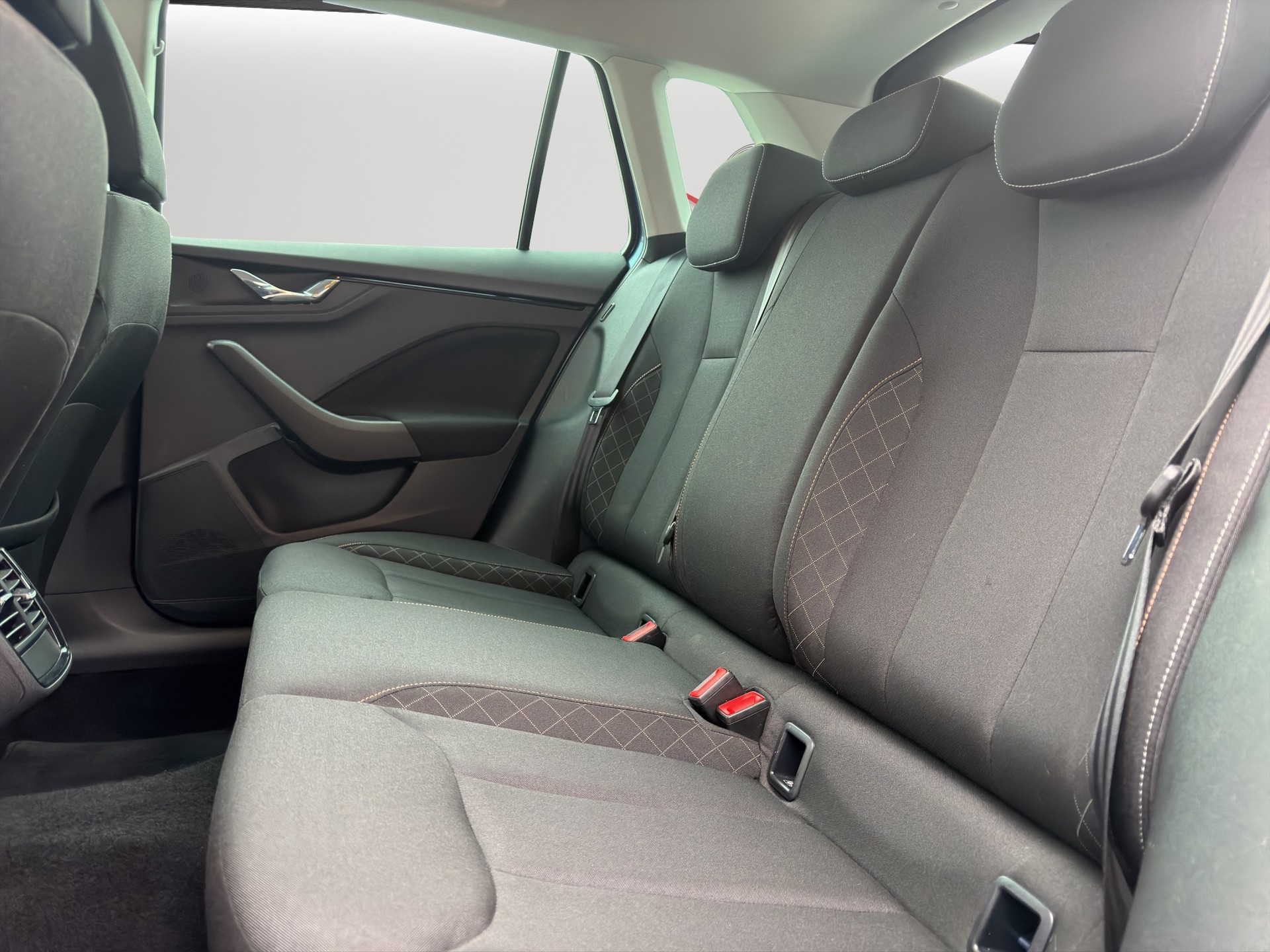 SKODA Kamiq 1.0 TSI Ambition DSG-image-16