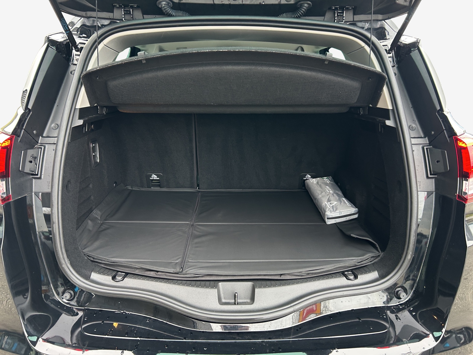 RENAULT Scénic 1.3 16V Turbo Black Edition EDC-image-12