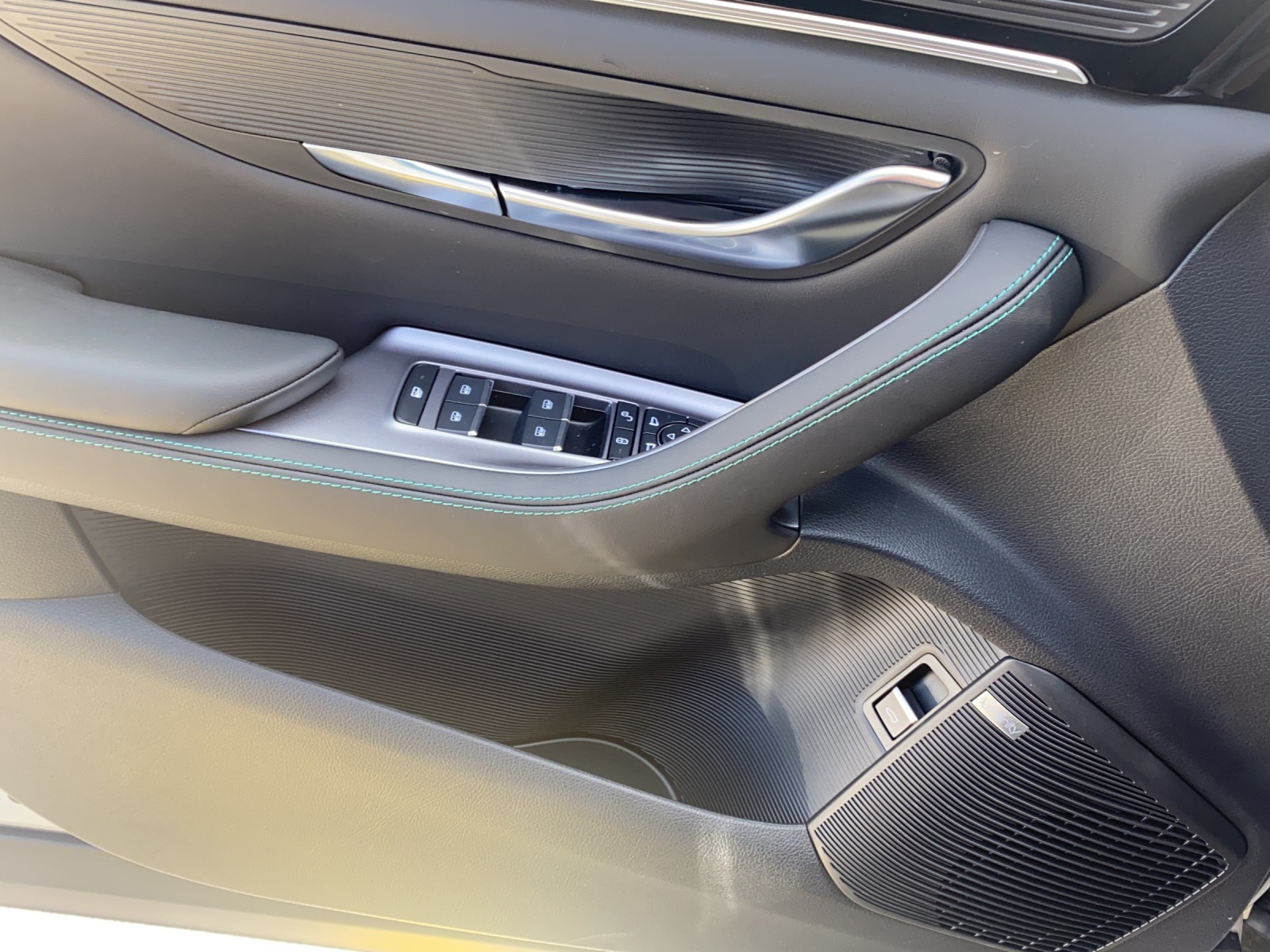 BYD Seal U DM-i Design AWD-image-13