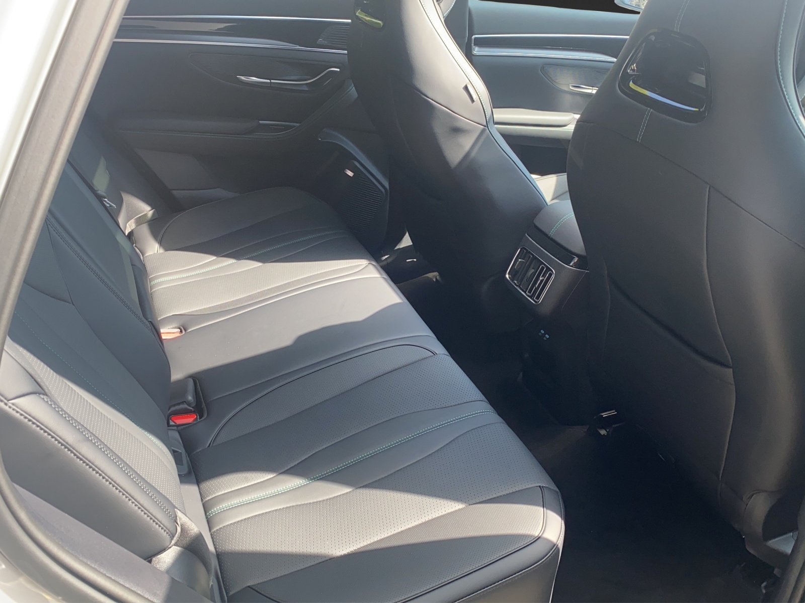 BYD Seal U DM-i Design AWD-image-24