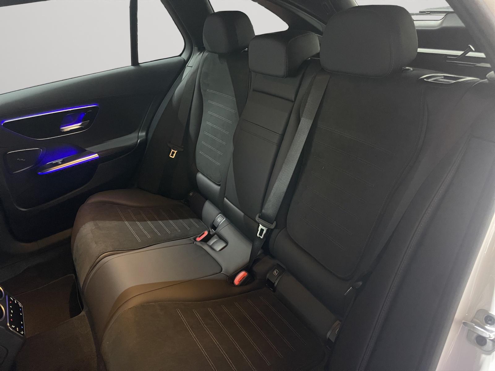 MERCEDES-BENZ C 220 d 4MATIC Swiss Star T-Modell AMG Line-image-7