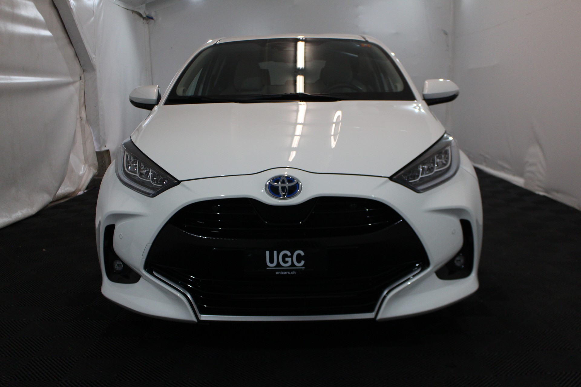 TOYOTA Yaris 1.5 VVT-i HSD Premiere Edition-showroom-element-1