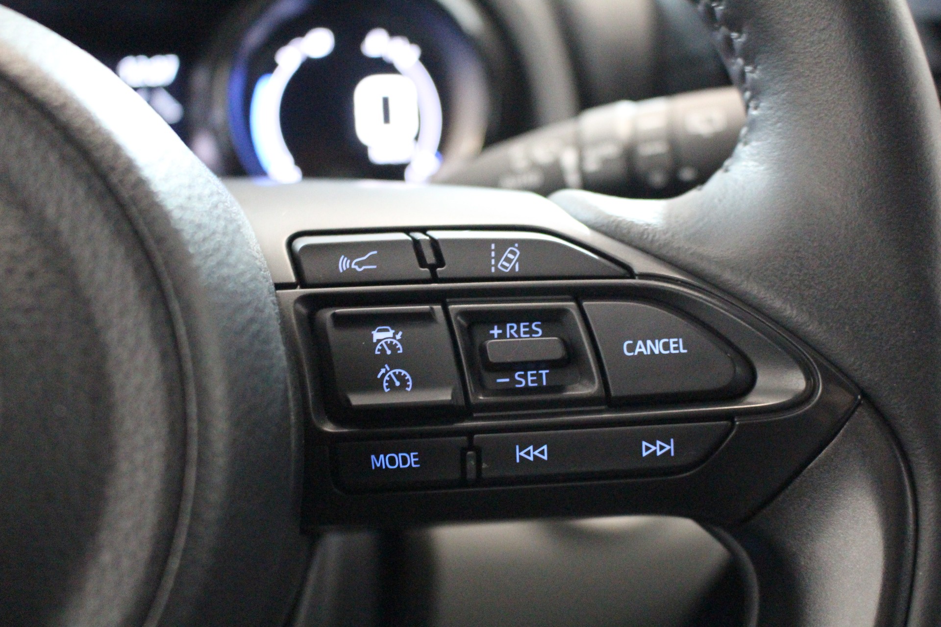 TOYOTA Yaris 1.5 VVT-i HSD Premiere Edition-image-14
