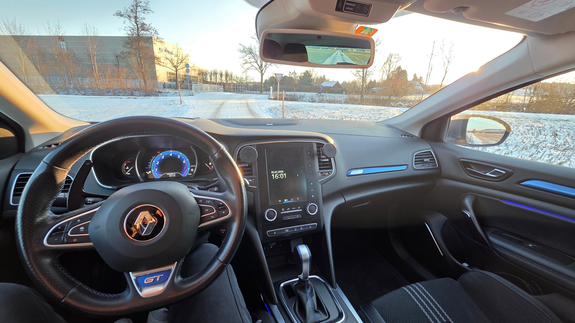 RENAULT Mégane 1.6 16V Turbo TCe 205 GT EDC-image-2