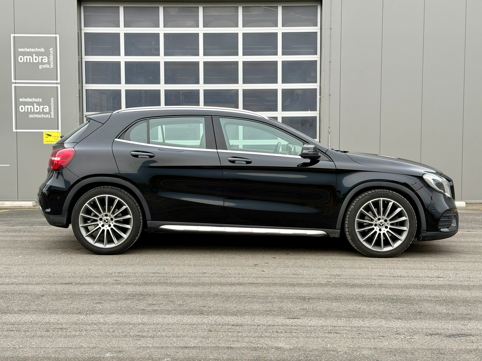 MERCEDES-BENZ GLA 220 d AMG Line 4Matic 7G-DCT-image-5