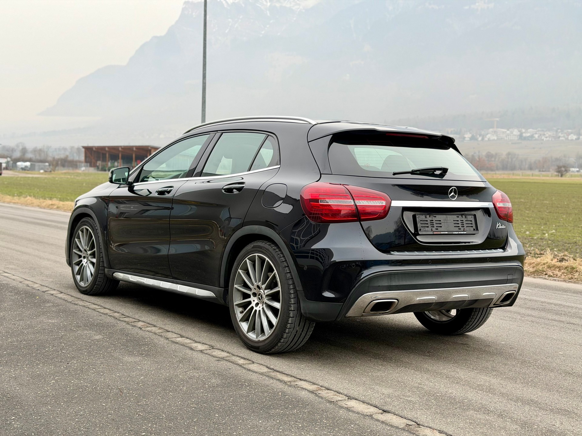 MERCEDES-BENZ GLA 220 d AMG Line 4Matic 7G-DCT-showroom-element-2