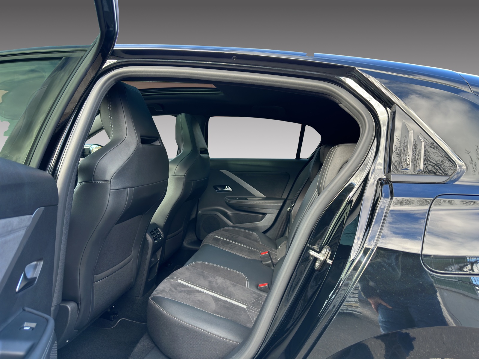 OPEL Astra 1.6 PHEV Turbo GSe A-image-10
