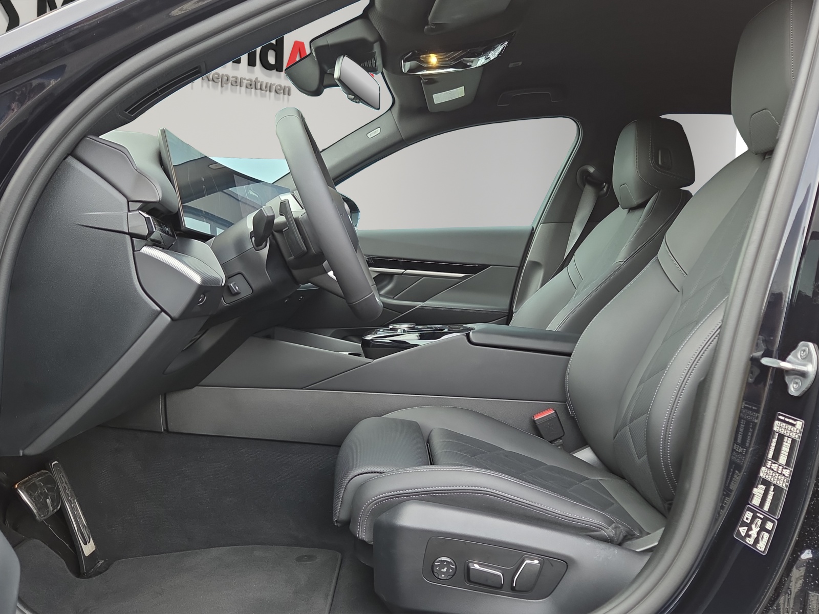 BMW 520d xDrive 48V Touring M Sport Steptronic-image-8